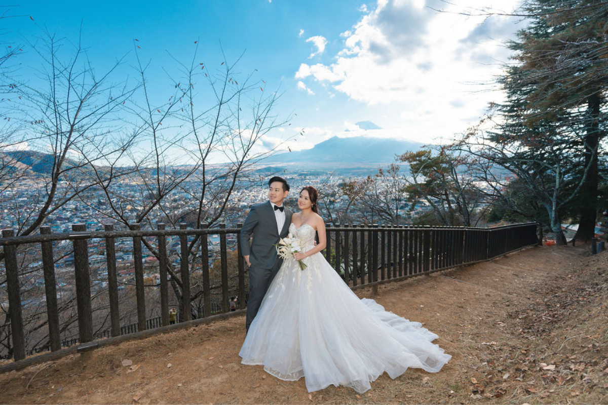 Singaporean Couple's Autumn Season Prewedding Photoshoot At Chureito Pagoda, Lake Kawaguchiko And Shibuya Crossing by Cui Cui on OneThreeOneFour 10