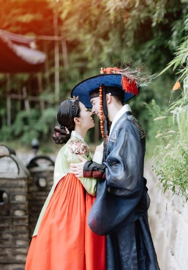 Y&B: Korea Hanbok Pre-Wedding Photoshoot At Dream Forest