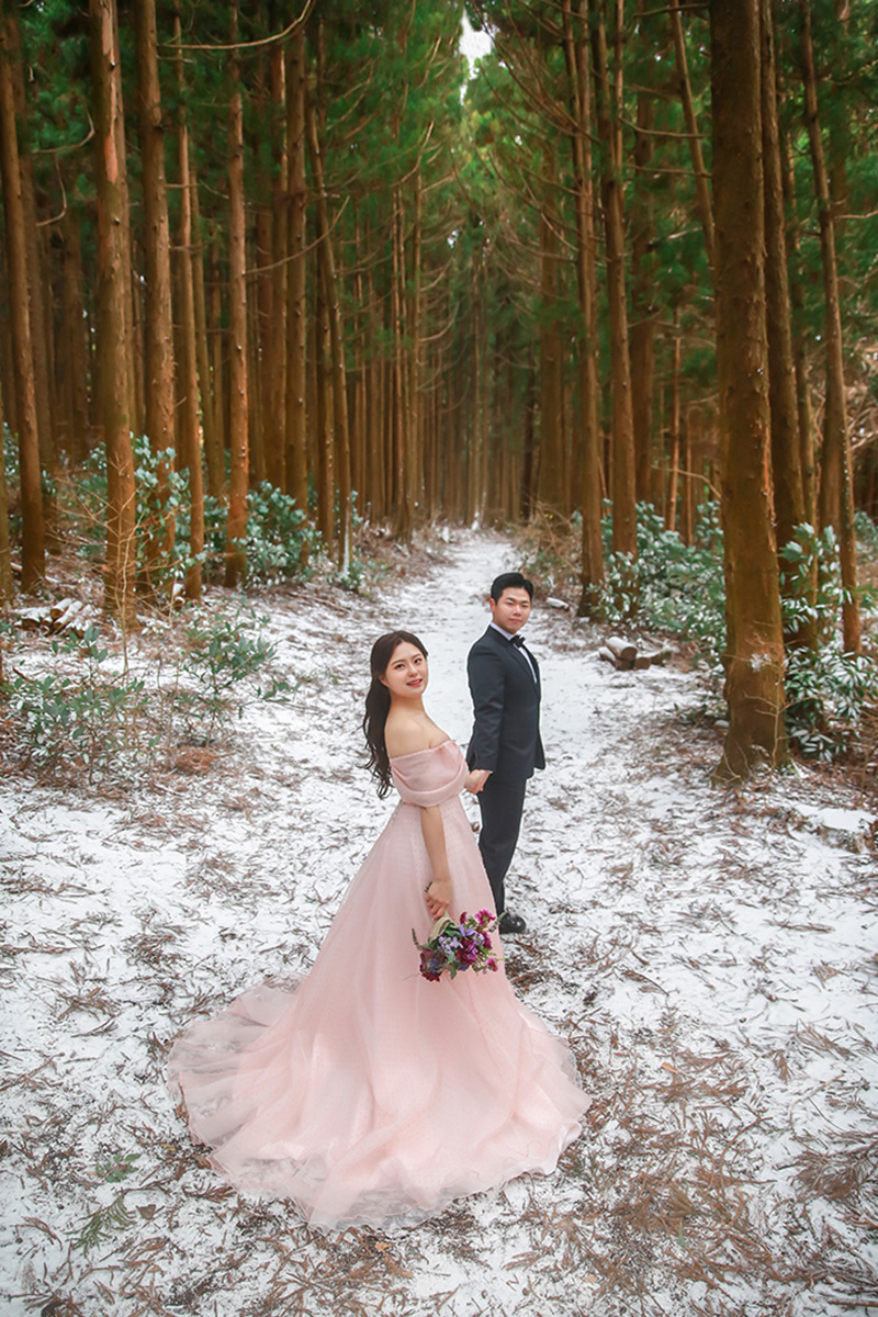Capturing Love in All Four Seasons: Jeju Pre-Wedding Photoshoot in a Day by Byunghyun on OneThreeOneFour 7