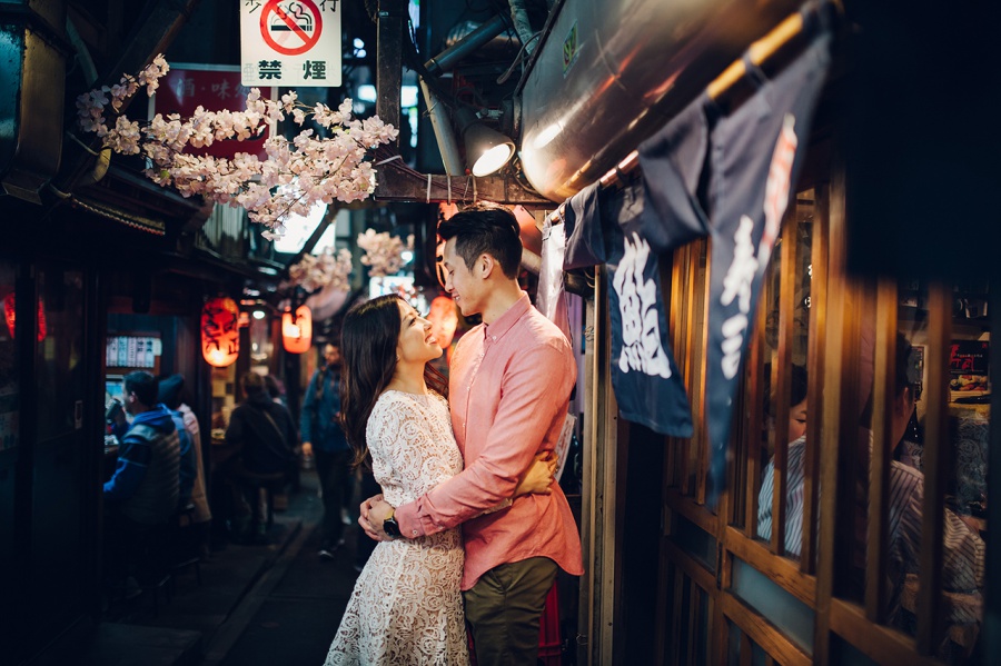 Japan Tokyo Casual Couple Honeymoon Photoshoot At Shinjuku Gyoen During Cherry Blossom Season by Lenham on OneThreeOneFour 8