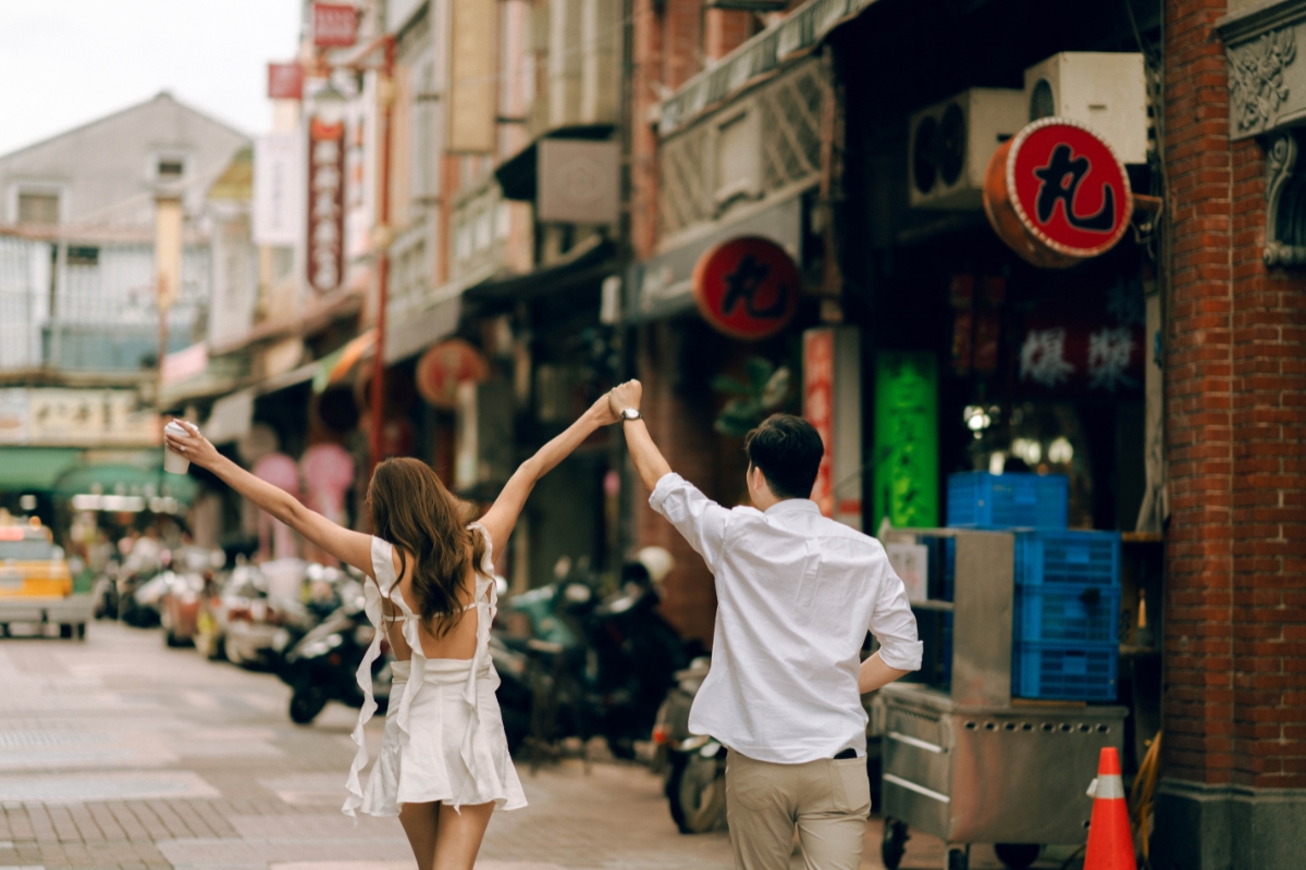 Taiwan Pre-Wedding Photoshoot Dadaocheng Golden Waterfall Jiufen Night Shoot Indoor Studio by OneThreeOneFour on OneThreeOneFour 2