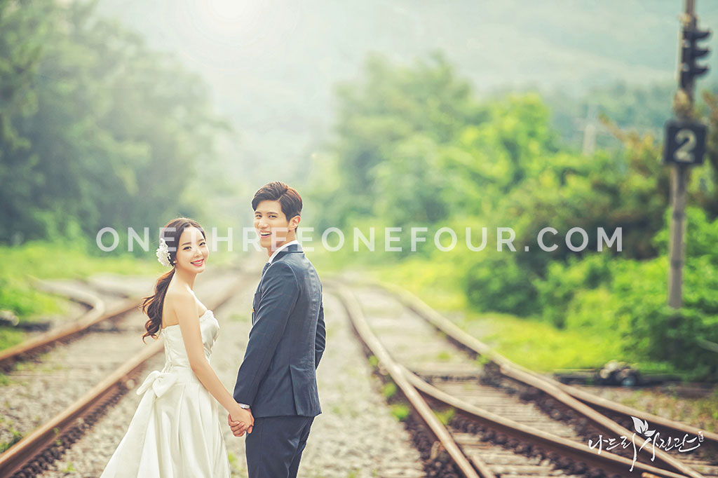 Korean Studio Pre-Wedding Photography: Railway (Outdoor) by Nadri Studio on OneThreeOneFour 2