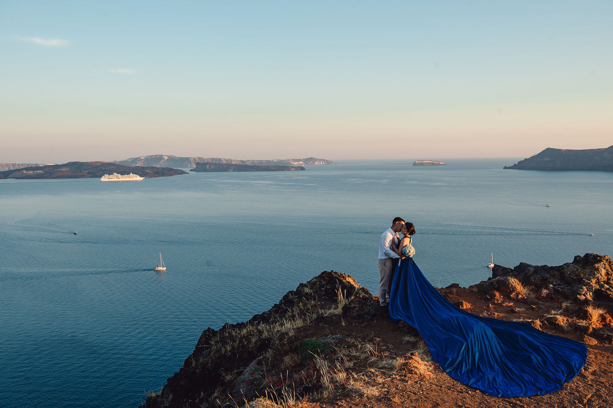 Santorini Pre-Wedding Photoshoot | Imerovigli, Firostefani & Finikia at Finikia pre-wedding photo