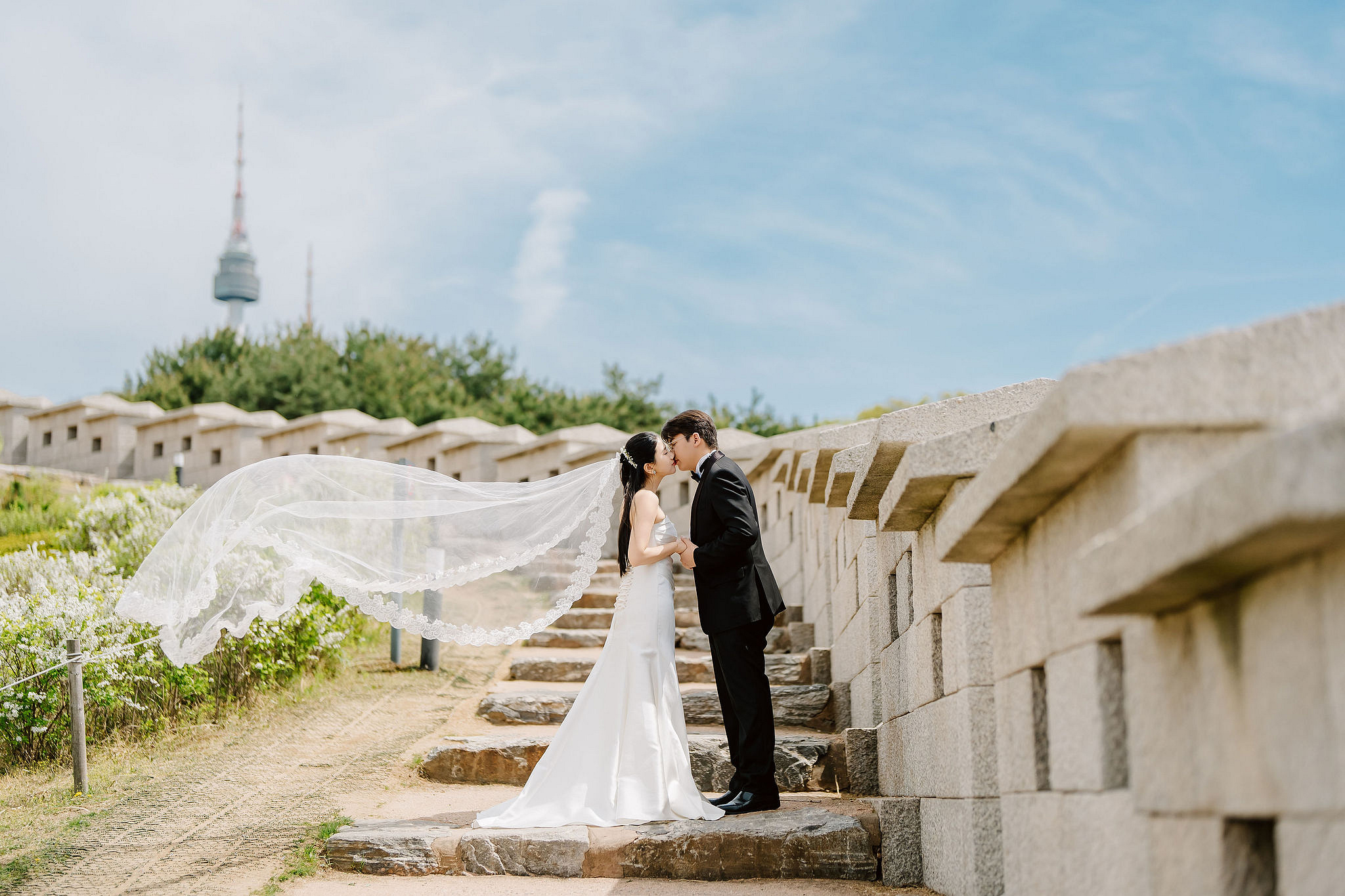 Seoul Pre-Wedding Photoshoot | Namsan, City Streets & Hangang Park at Namsan pre-wedding photo