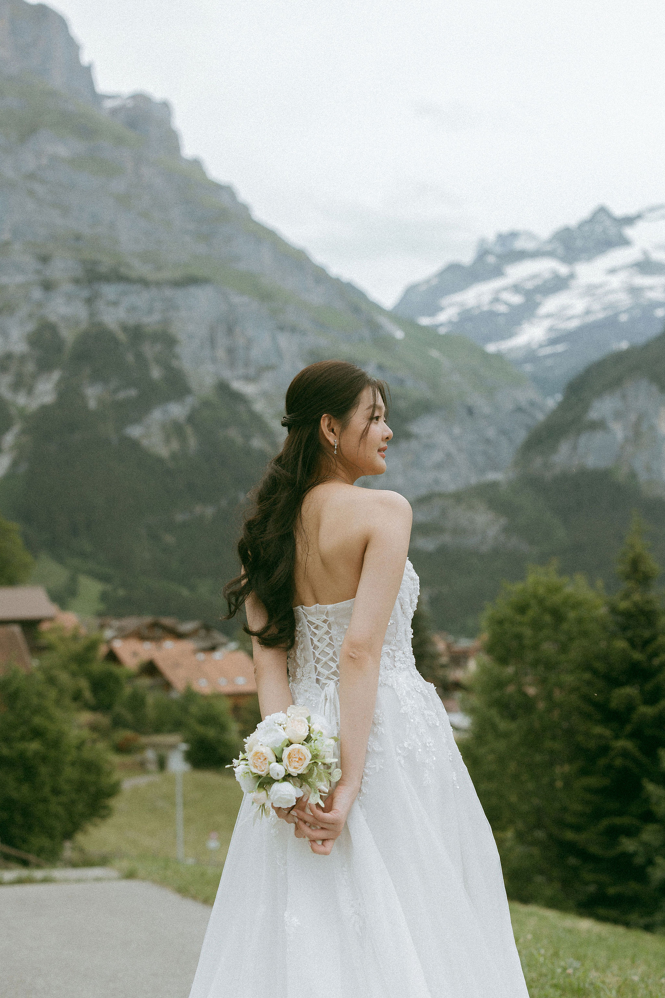 Switzerland Pre-Wedding Photoshoot | Spiez at Spiez pre-wedding photo