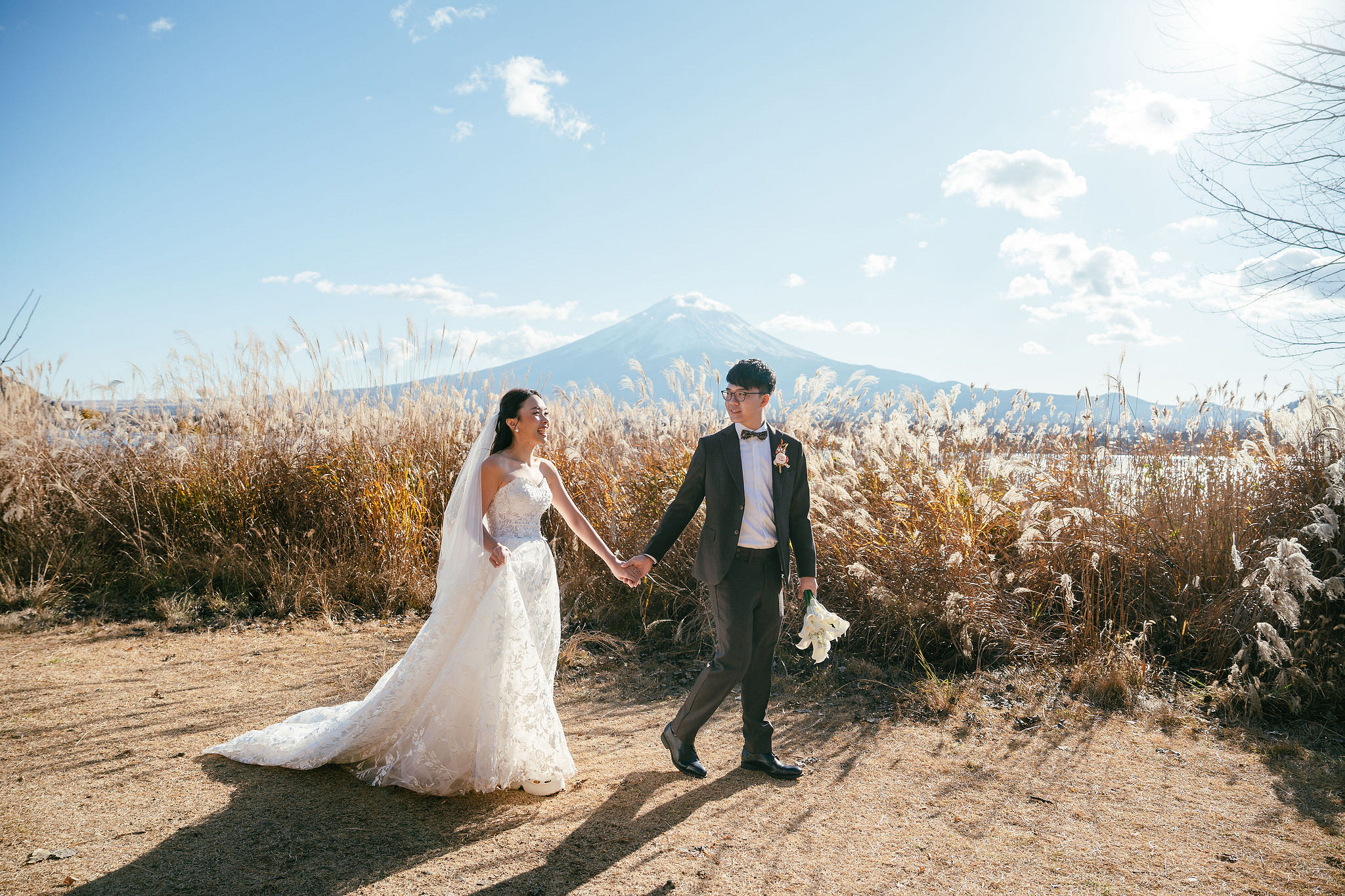 Tokyo & Mt Fuji Pre-Wedding Photoshoot | Asakusa Temple, Maple Corridor, Susuki Fields & Lake Kawaguchiko at Suzuki Fields pre-wedding photo