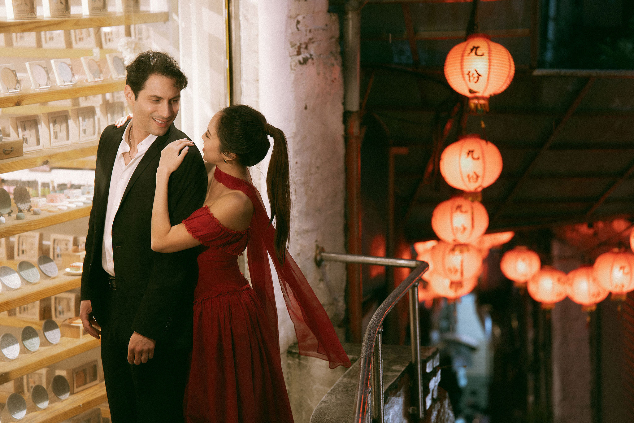 Taiwan Pre-Wedding Photoshoot | Bopiliao Historical Block, Nanya Rocks, Jinguashi & Jiufen at Jiufen pre-wedding photo