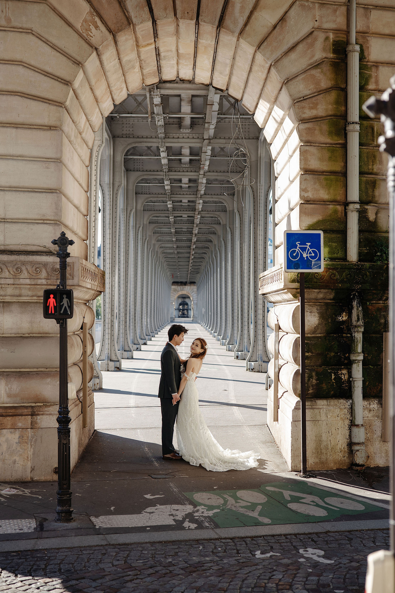 Paris Pre-Wedding Photoshoot | Place du Trocadéro, Bir-Hakeim Bridge, Sacré-Cœur Basilica, Parisian Café & Palais Royal at Bir-Hakeim Bridge pre-wedding photo