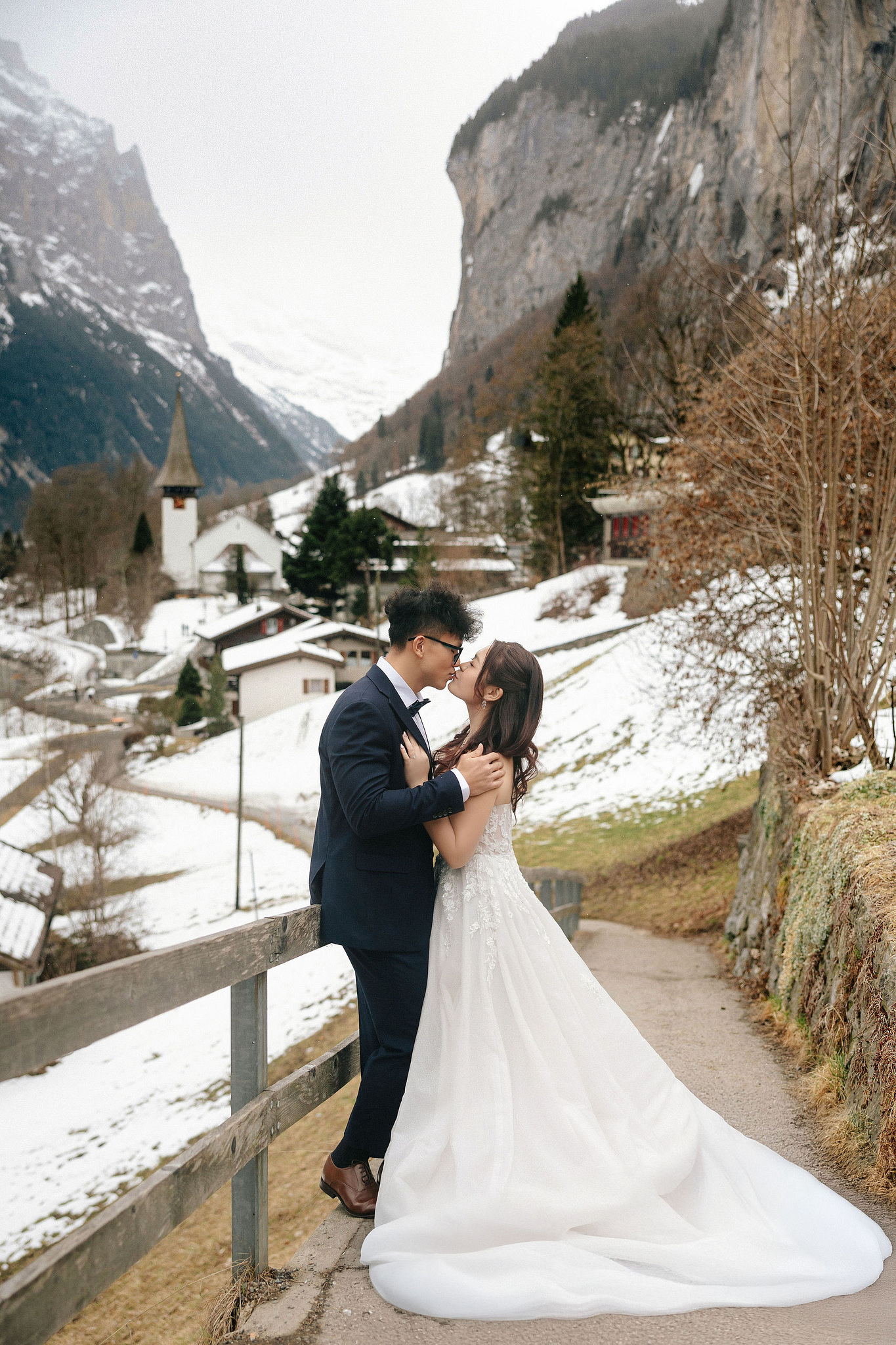 Switzerland Pre-Wedding Photoshoot | Lauterbrunnen, Grindelwald First & Lake Brienz at Lauterbrunnen pre-wedding photo