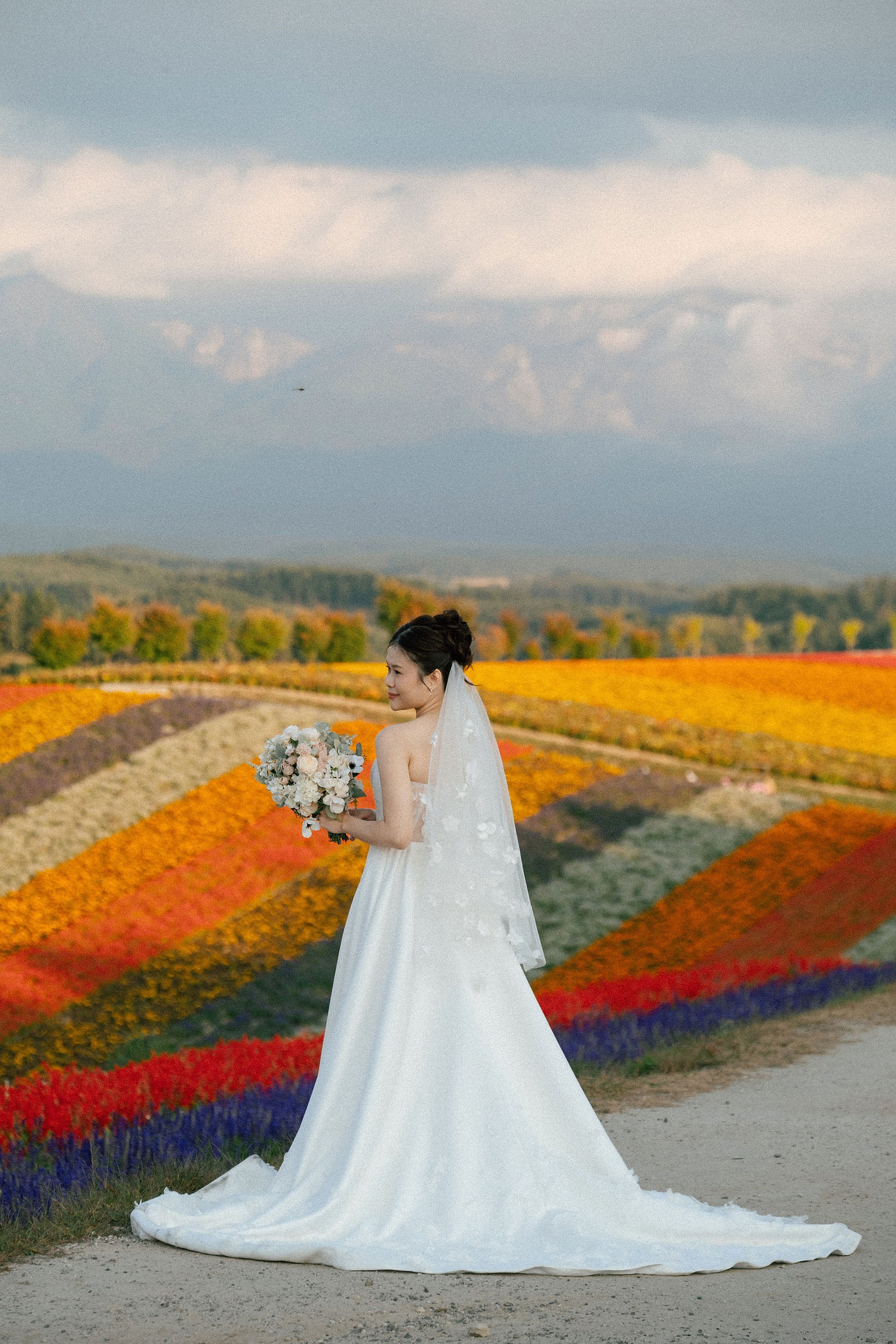 Furano, Hokkaido Pre-Wedding Photoshoot | Farm Chiyoda, Shikisai-no-oka & Ningle Terrace at Shikisai-no-oka pre-wedding photo