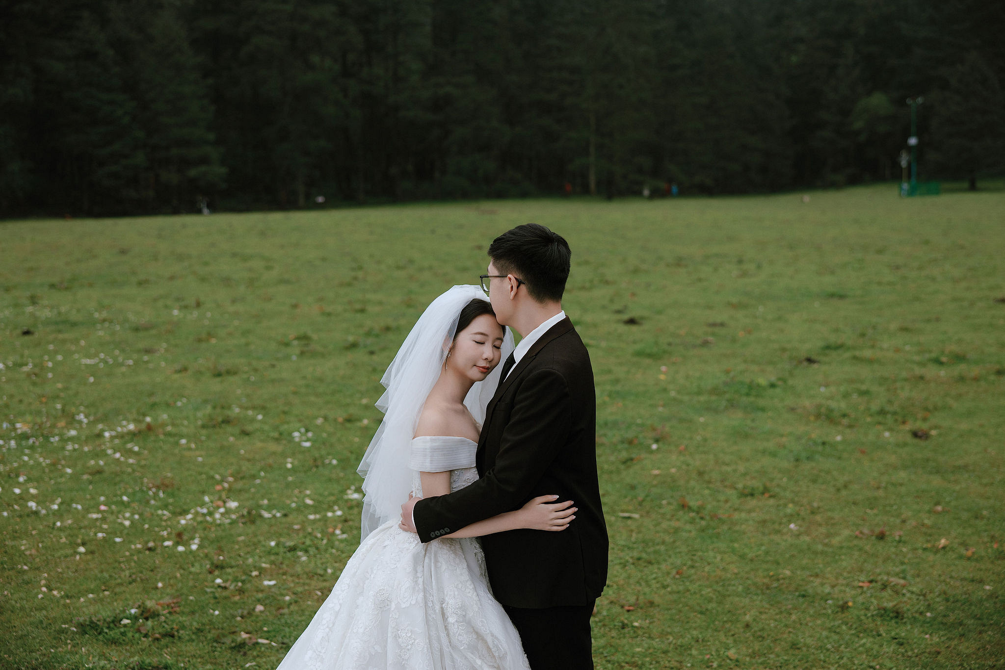 Lijiang, Yunnan Pre-Wedding Photoshoot | Spruce Meadow, Blue Moon Valley, Yulong Snow Mountain & Shuhe Ancient Town at Spruce Meadow pre-wedding photo