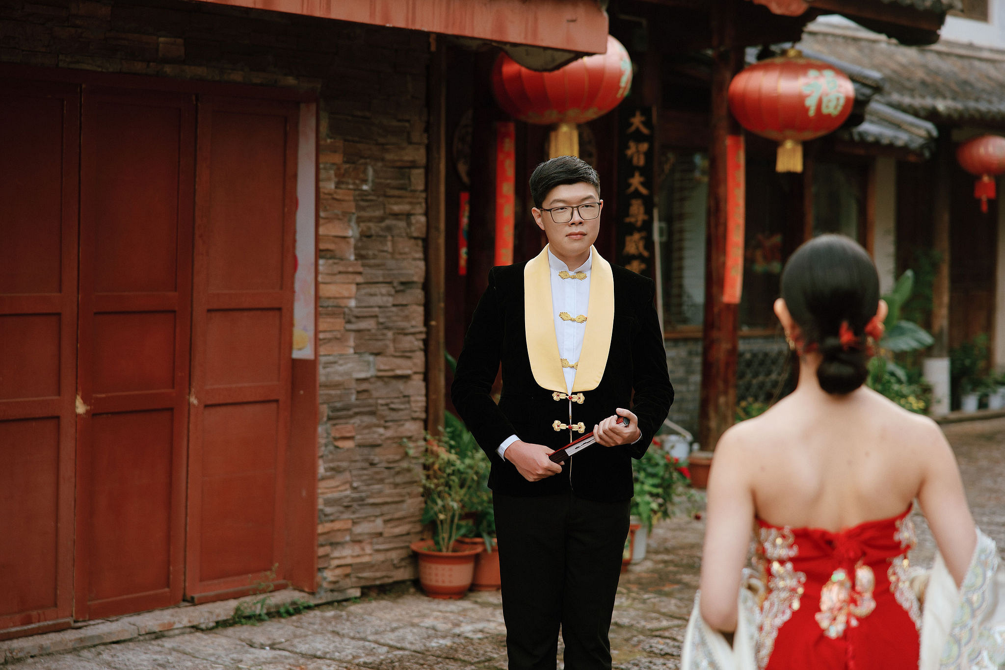 Lijiang, Yunnan Pre-Wedding Photoshoot | Spruce Meadow, Blue Moon Valley, Yulong Snow Mountain & Shuhe Ancient Town at Shuhe Ancient Town pre-wedding photo