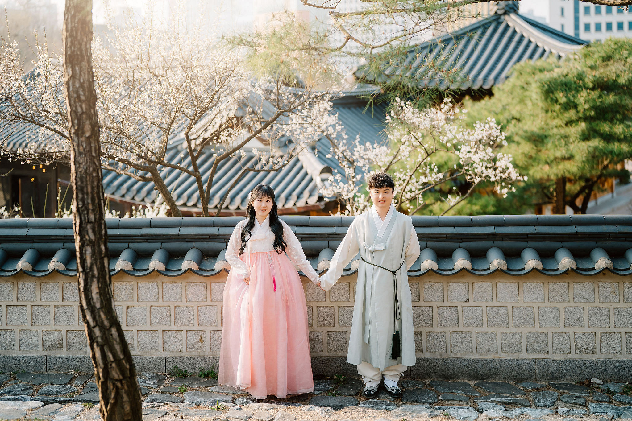 Seoul Pre-Wedding Photoshoot | Yongma Land, Seoul Forest & Namsangol Hanok Village at Namsangol Hanok Village pre-wedding photo
