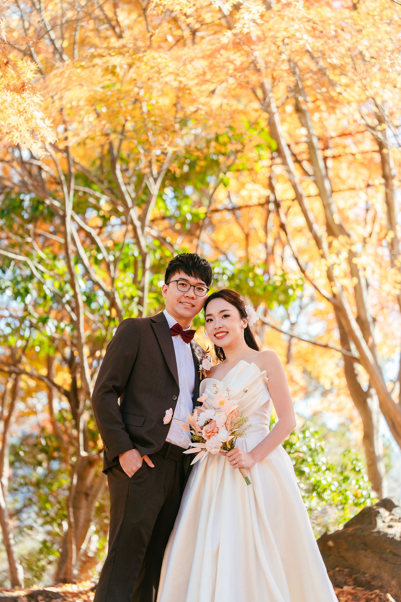 Tokyo & Mt Fuji Pre-Wedding Photoshoot | Asakusa Temple, Maple Corridor, Susuki Fields & Lake Kawaguchiko at Maple Corridor pre-wedding photo