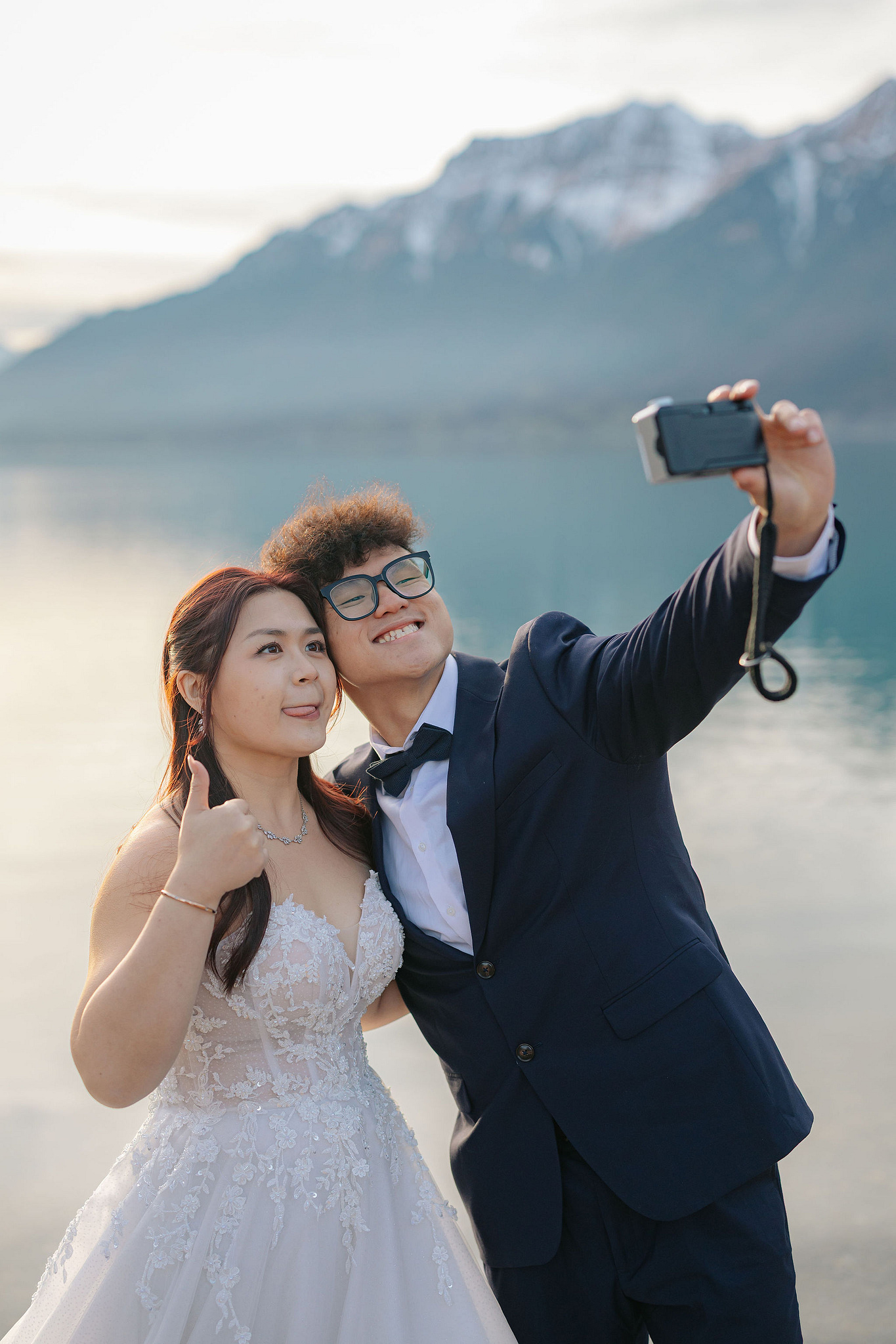 Switzerland Pre-Wedding Photoshoot | Lauterbrunnen, Grindelwald First & Lake Brienz at Lake Brienz pre-wedding photo