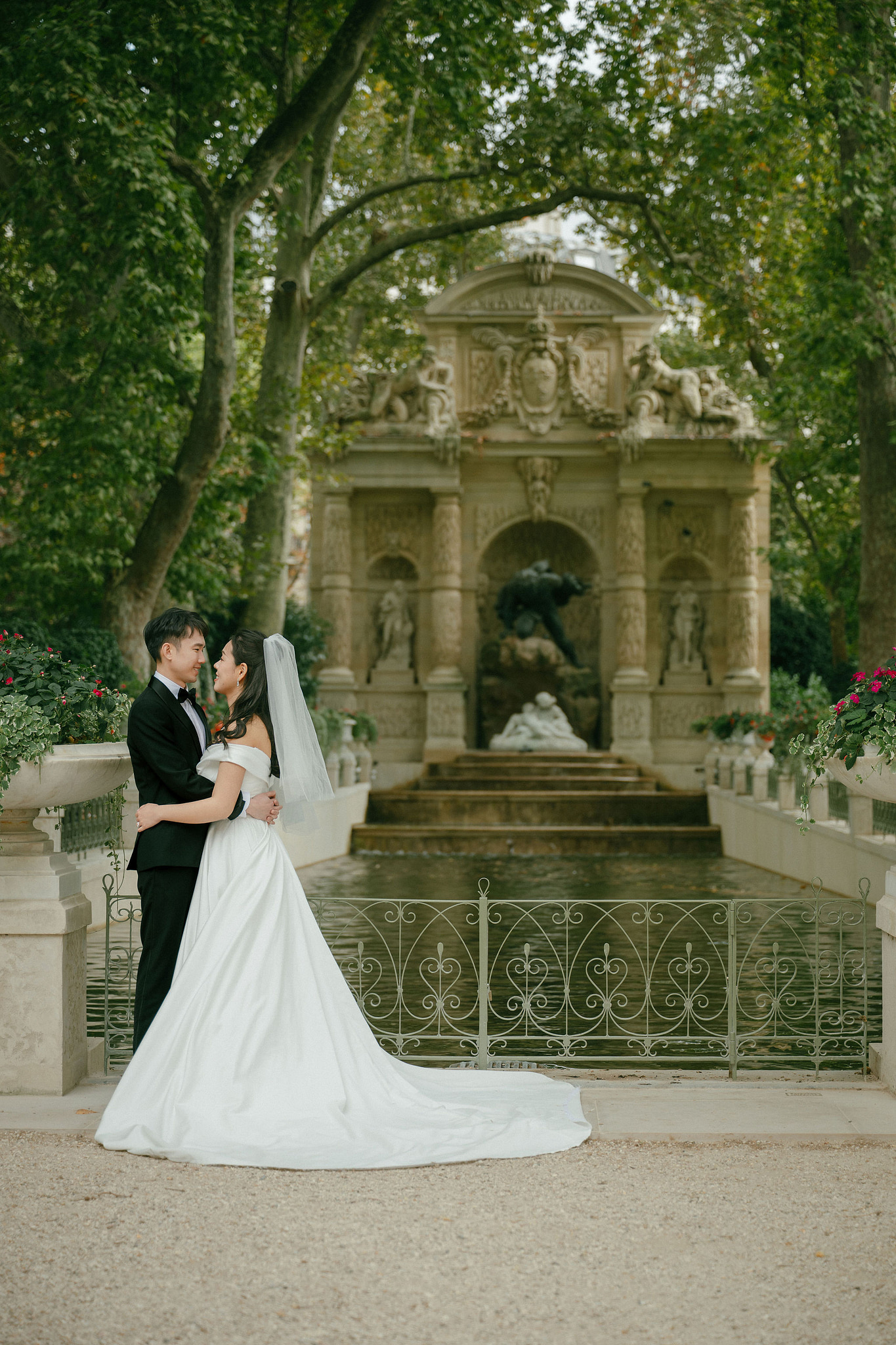 Paris Autumn Pre-Wedding Photoshoot | Place du Trocadéro, Port de Billy, Avenue de Camoëns, Louvre & Luxembourg Gardens at Luxembourg Gardens pre-wedding photo