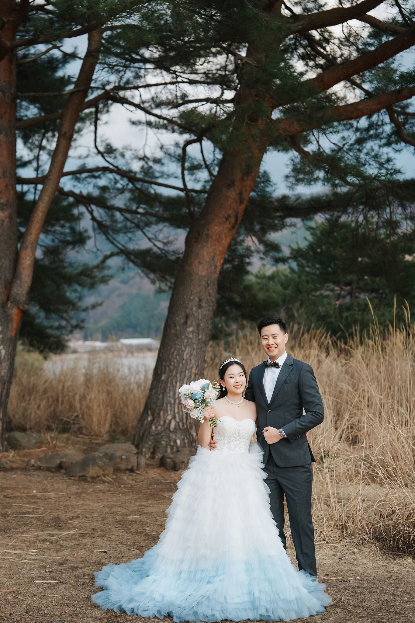 Tokyo & Mt Fuji Pre-Wedding Photoshoot | Tokyo Shrine, Chureito Pagoda & Lake Kawaguchiko at Lake Kawaguchiko pre-wedding photo