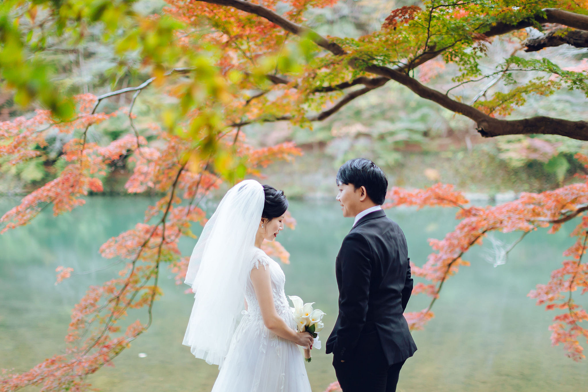 Kyoto Pre-Wedding Photoshoot | Traditional Higashiyama, Arashiyama Hills & Nighttime Railway at Arashiyama Area & Hillside pre-wedding photo
