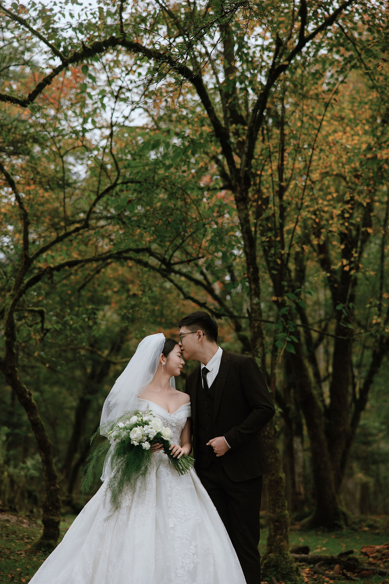 Lijiang, Yunnan Pre-Wedding Photoshoot | Spruce Meadow, Blue Moon Valley, Yulong Snow Mountain & Shuhe Ancient Town at Spruce Meadow pre-wedding photo