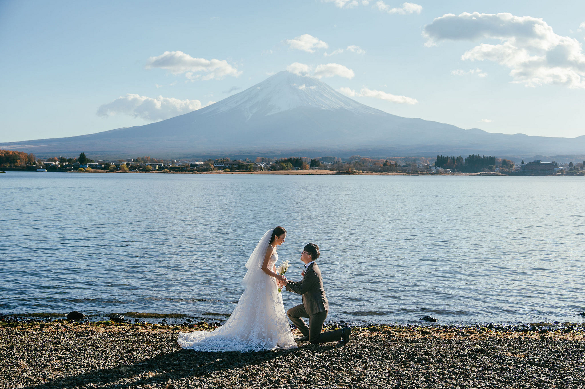 Tokyo & Mt Fuji Pre-Wedding Photoshoot | Asakusa Temple, Maple Corridor, Susuki Fields & Lake Kawaguchiko at Lake Kawaguchiko pre-wedding photo