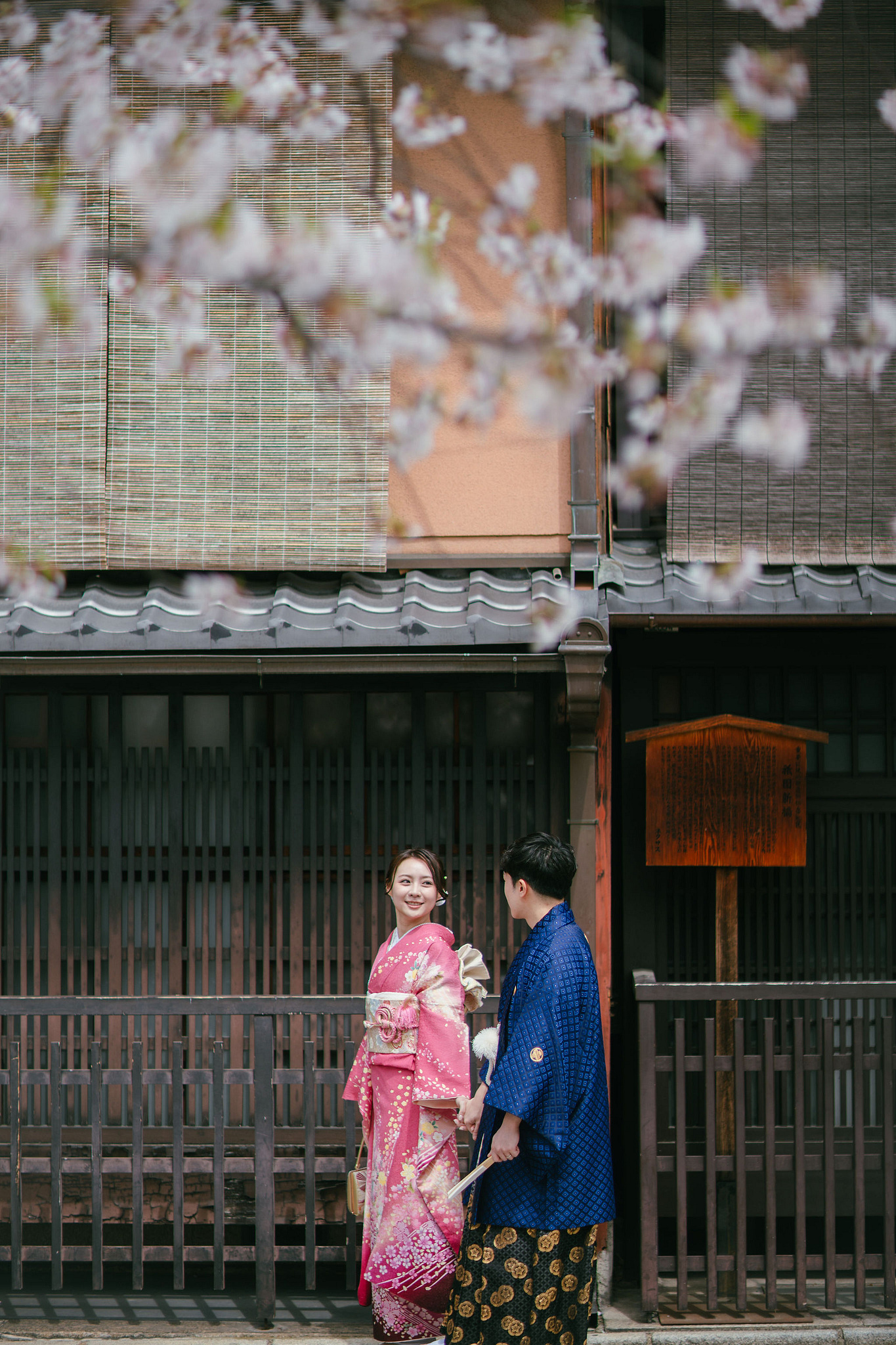 Kyoto Pre-Wedding Photoshoot | Fushimi Inari, Nara Deer Park & Mt. Wakakusa at Fushimi Inari pre-wedding photo