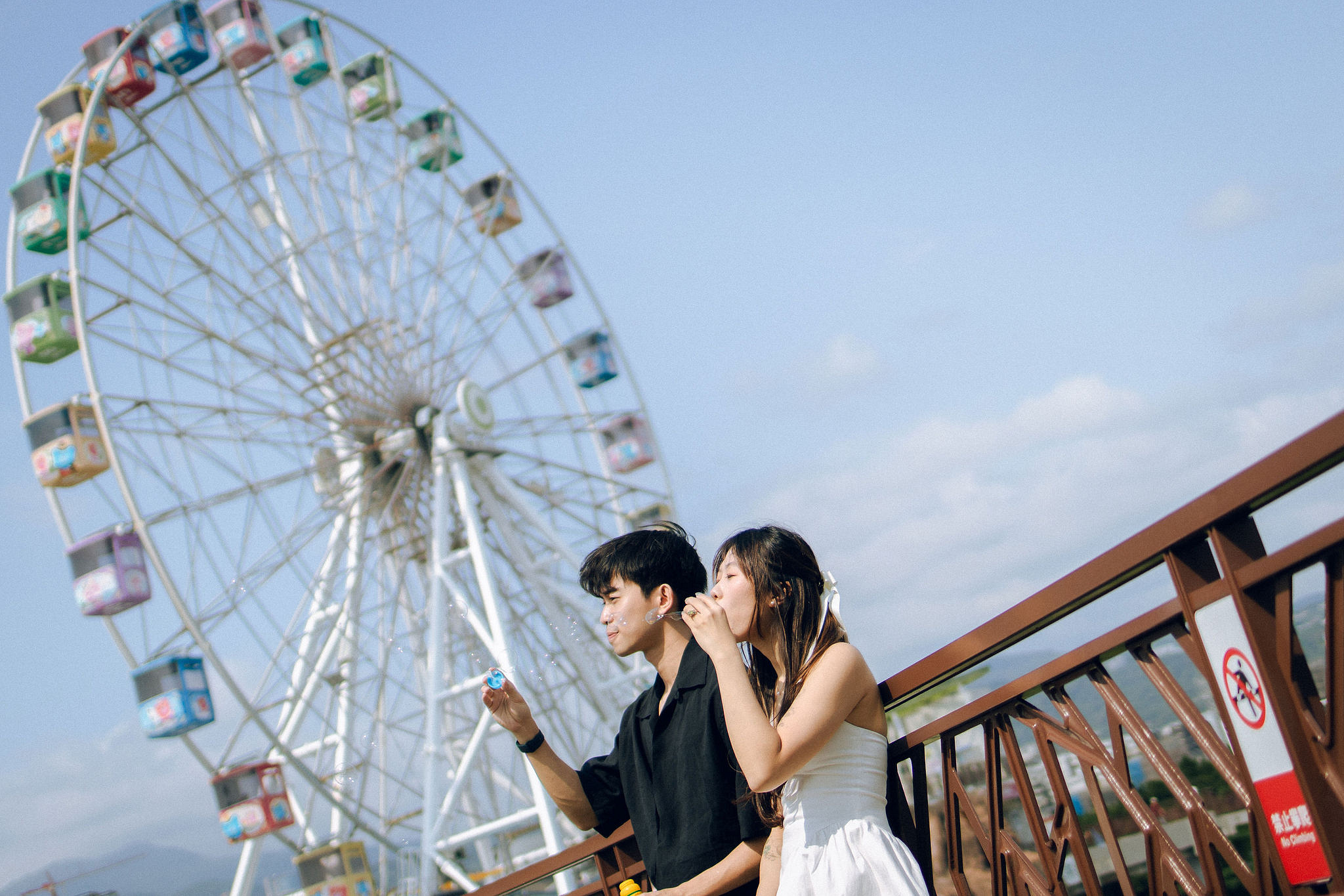 Taiwan Pre-Wedding Photoshoot | Dadaocheng & Children's Amusement Park at Children's Amusement Park pre-wedding photo
