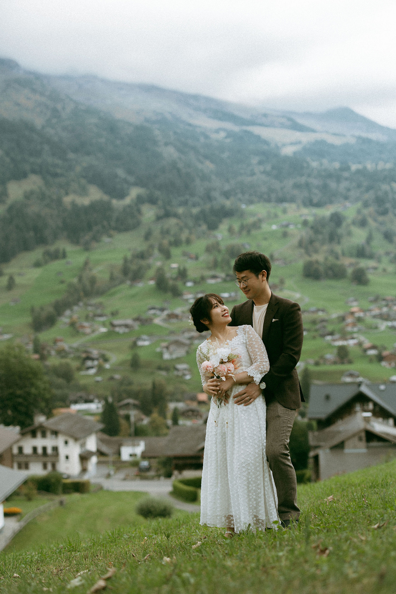 Switzerland Honeymoon Photoshoot Lucerne City Grindelwald First Cliff Lauterbrunnen Village at Lauterbrunnen pre-wedding photo