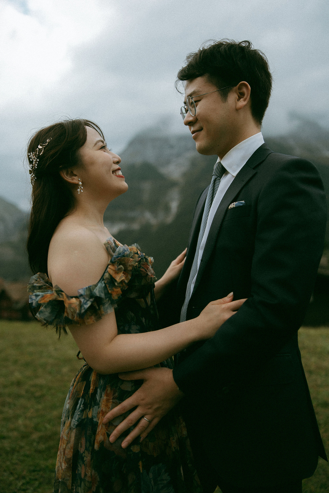 Switzerland Honeymoon Photoshoot Lucerne City Grindelwald First Cliff Lauterbrunnen Village at Grindelwald pre-wedding photo