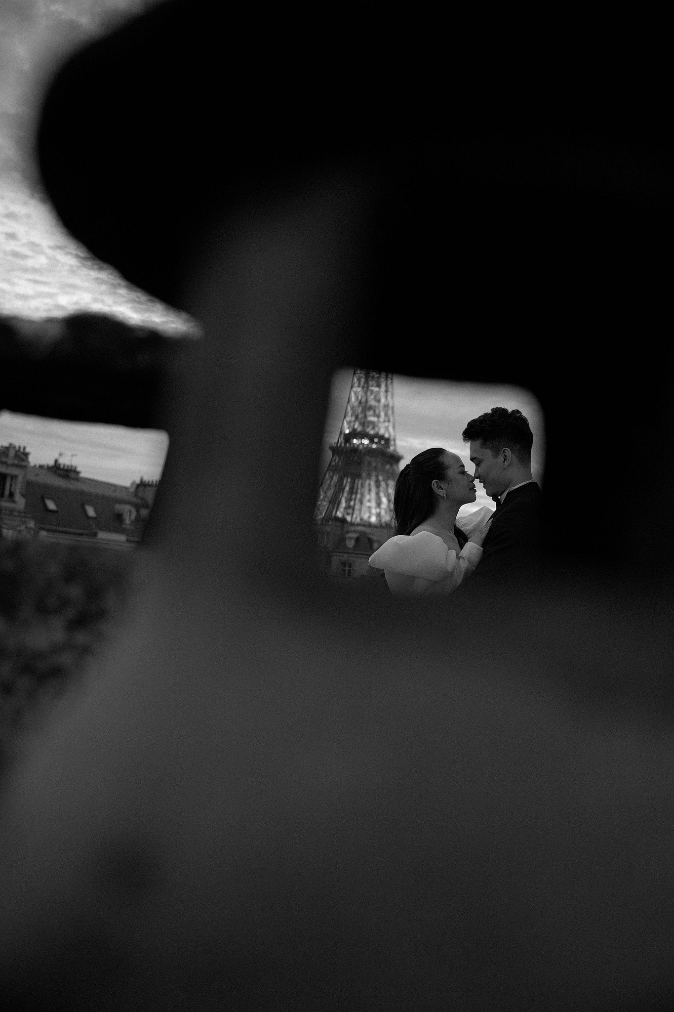 Paris Pre-Wedding Photoshoot | Trocadéro, Vintage Car, Parisian Café, Paris Rooftop & Louvre at Paris Rooftop pre-wedding photo