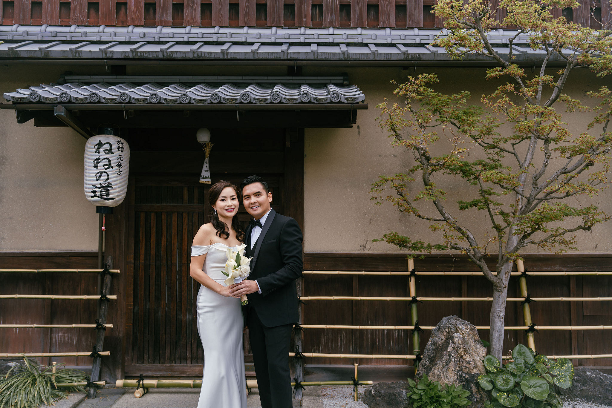 Kyoto Pre-Wedding Photoshoot | Gion Canal, Ninenzaka & Mount Wakakusa at Ninenzaka & Yasaka Pagoda pre-wedding photo
