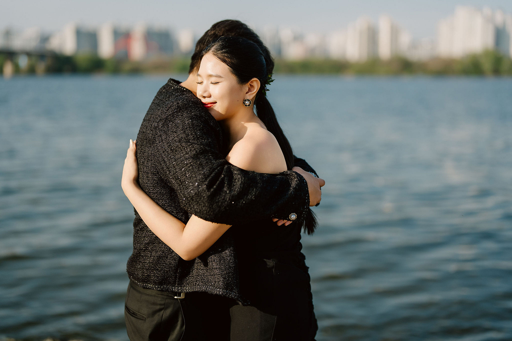Seoul Pre-Wedding Photoshoot | Namsan, City Streets & Hangang Park at Hangang Park pre-wedding photo