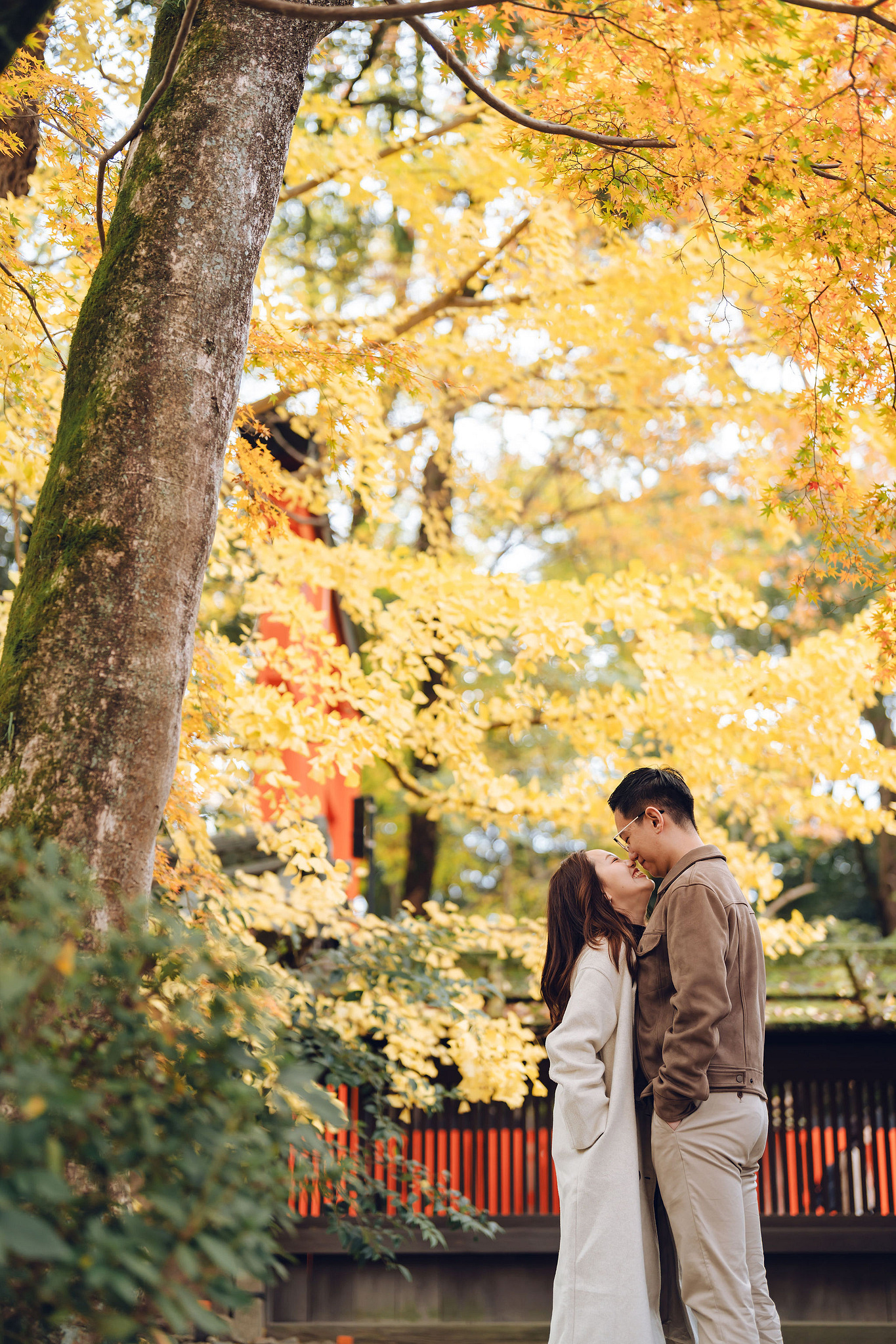 Kyoto Pre-Wedding Photoshoot | Kamo River, Nara Deer Park & Mt. Wakakusa at Kamo River pre-wedding photo
