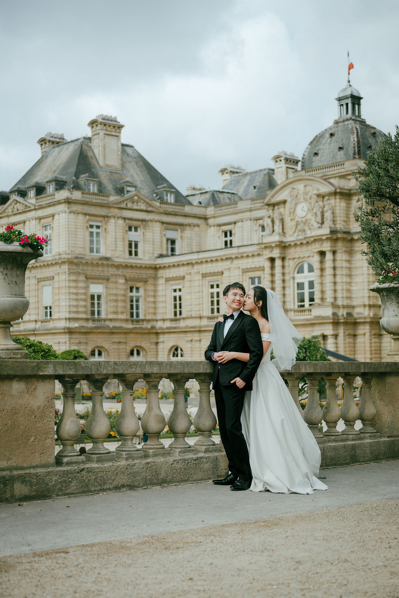 Paris Autumn Pre-Wedding Photoshoot | Place du Trocadéro, Port de Billy, Avenue de Camoëns, Louvre & Luxembourg Gardens at Luxembourg Gardens pre-wedding photo