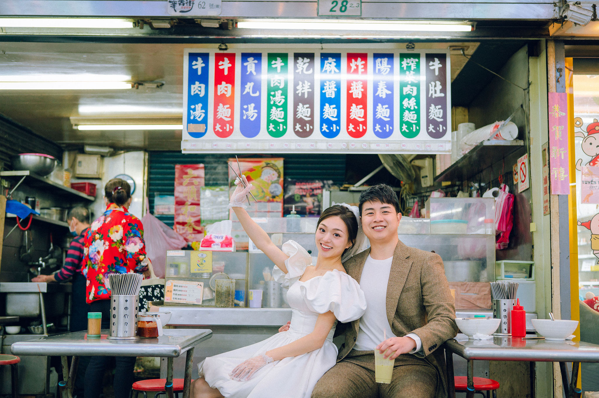 Taiwan Pre-Wedding Photoshoot | Dadaocheng, Nanjing Road & Huaxi Street at Huaxi Street pre-wedding photo