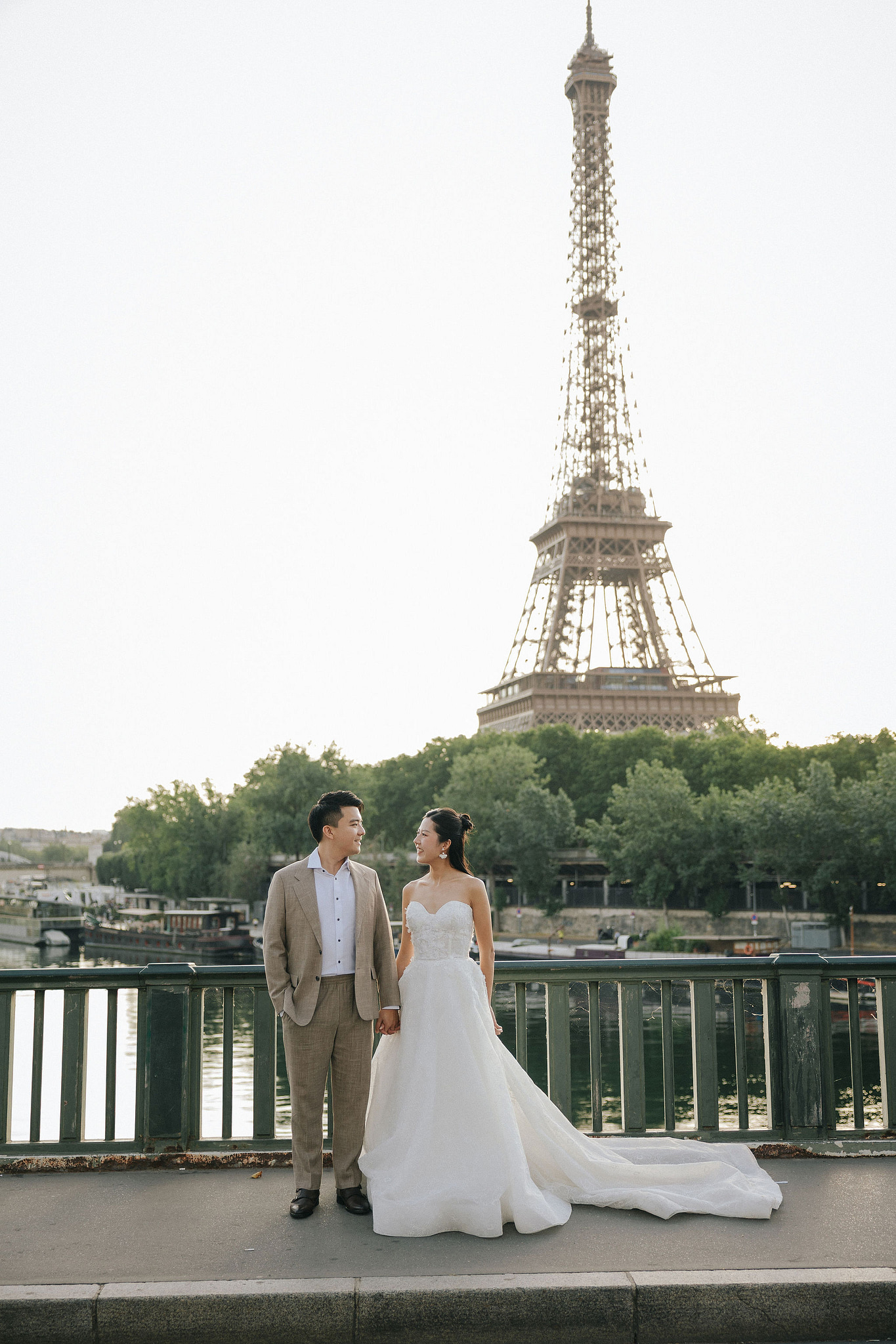 Paris Pre-Wedding Photoshoot | Place du Trocadéro, Bir-Hakeim Bridge & Parisian Streets at Bir-Hakeim Bridge pre-wedding photo