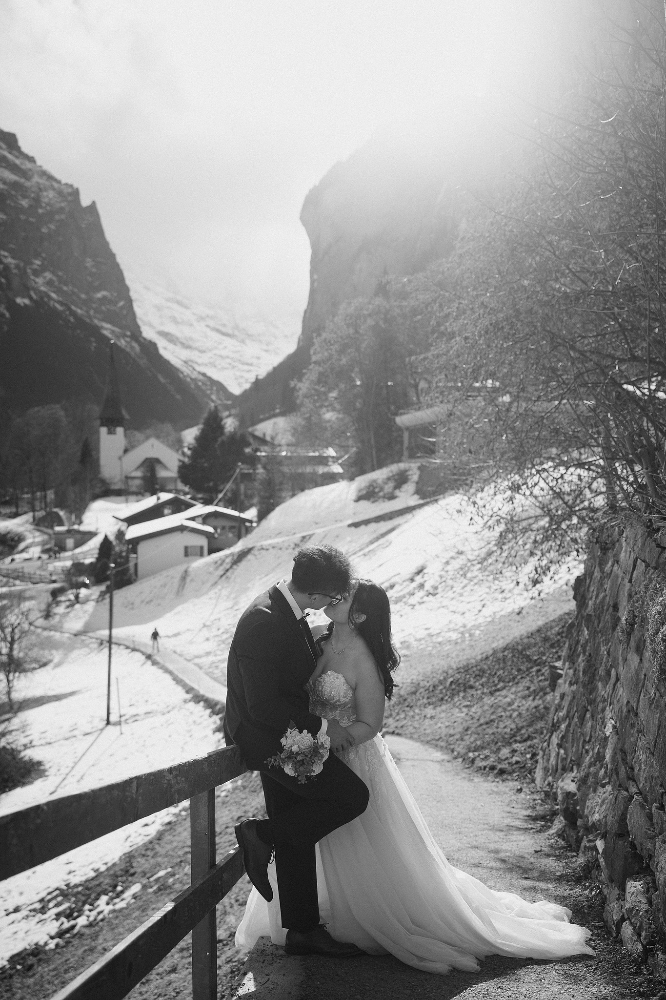 Switzerland Pre-Wedding Photoshoot | Lauterbrunnen, Grindelwald First & Lake Brienz at Lauterbrunnen pre-wedding photo