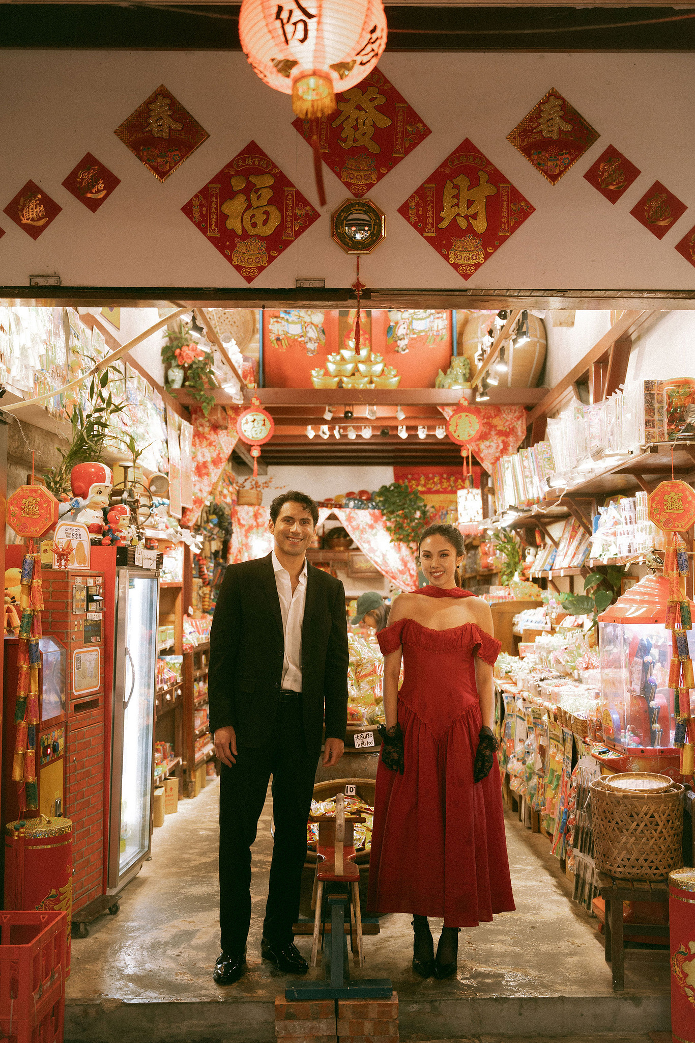 Taiwan Pre-Wedding Photoshoot | Bopiliao Historical Block, Nanya Rocks, Jinguashi & Jiufen at Jiufen pre-wedding photo
