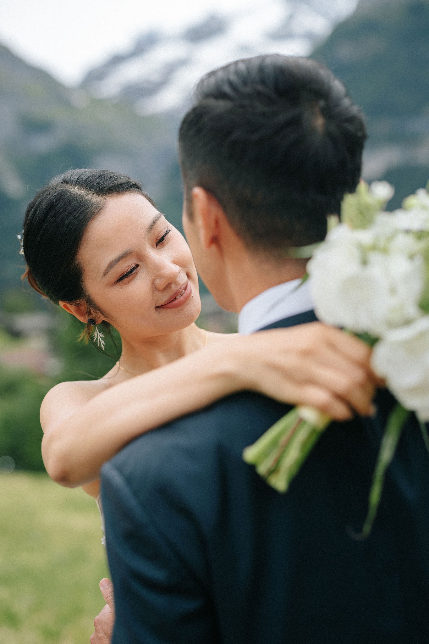 Switzerland Pre-Wedding Photoshoot | Grindelwald Village & Lauterbrunnen & Lake Lungern at Grindelwald Village pre-wedding photo