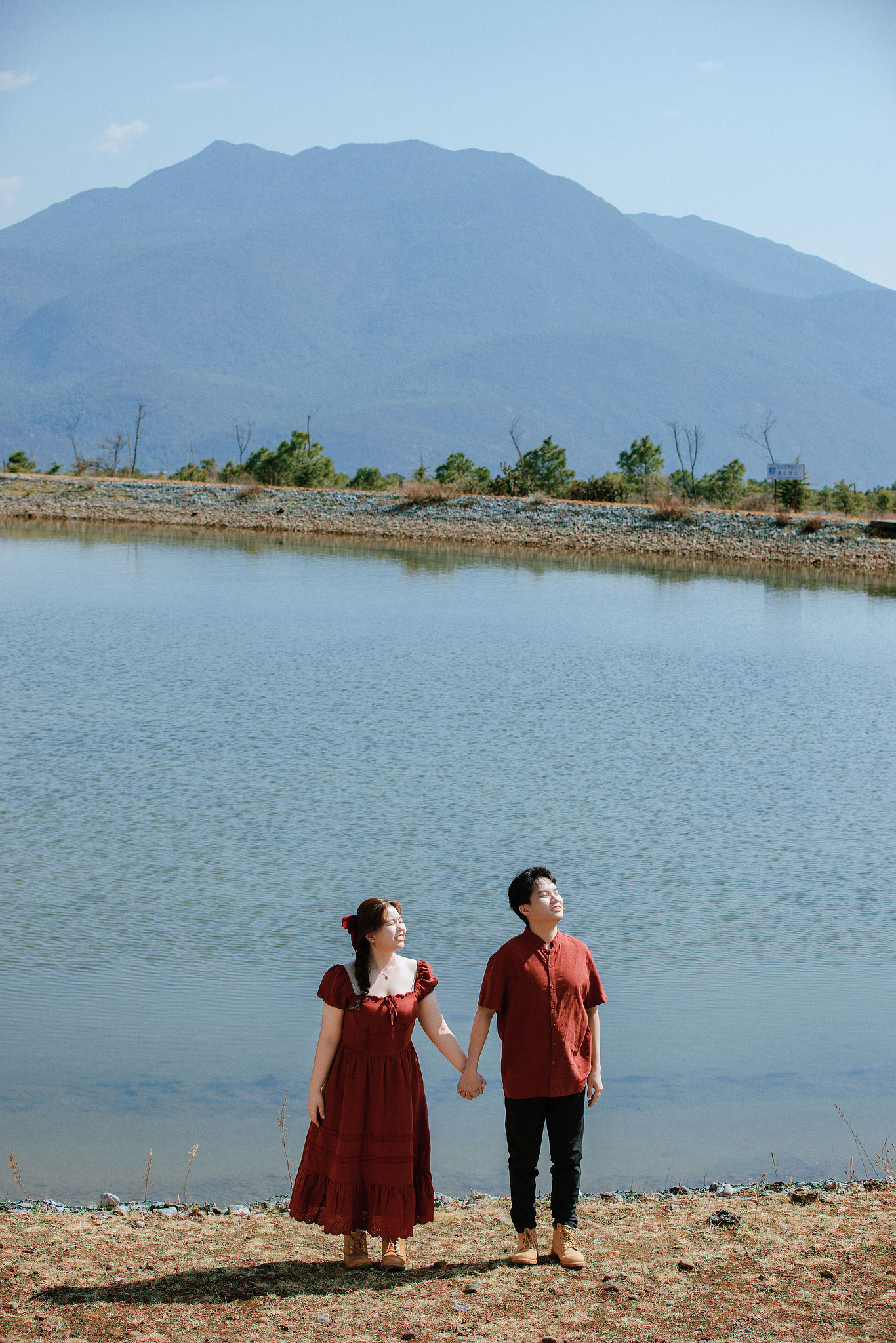 Lijiang Pre-Wedding Photoshoot | Spruce Meadow, Blue Moon Valley & Alpine Lake at Natural Lake pre-wedding photo