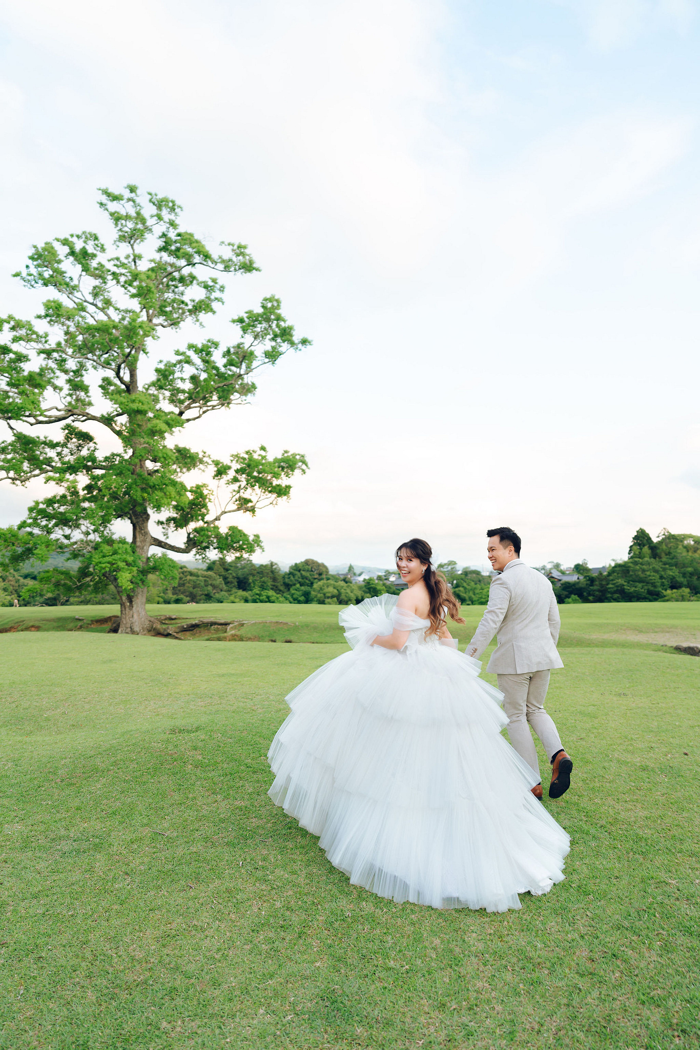 Kyoto Pre-Wedding Photoshoot | Gion Streets, Higashiyama & Nara Park at Nara Park Lawns pre-wedding photo