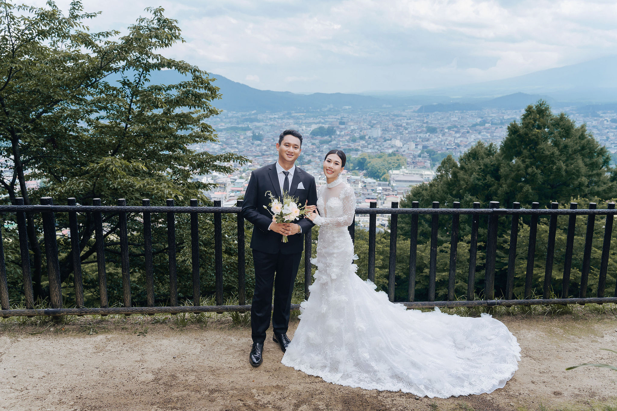 Mt. Fuji & Tokyo Pre-Wedding Photoshoot | Chureito Pagoda, Lake Kawaguchiko & Shinjuku at Chureito Pagoda pre-wedding photo