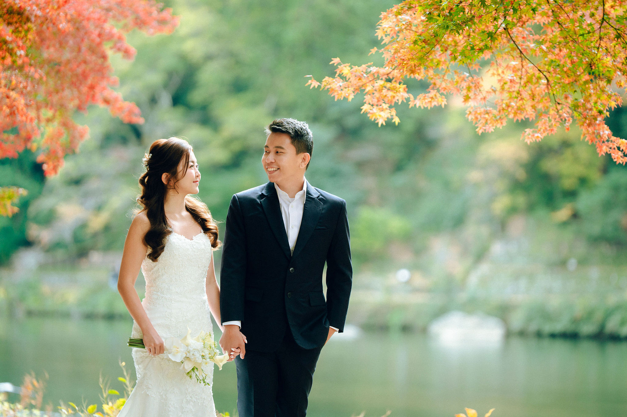 Kyoto Pre-Wedding Photoshoot | Arashiyama River, Arashiyama Temple & Mt. Wakakusa at Arashiyama River pre-wedding photo