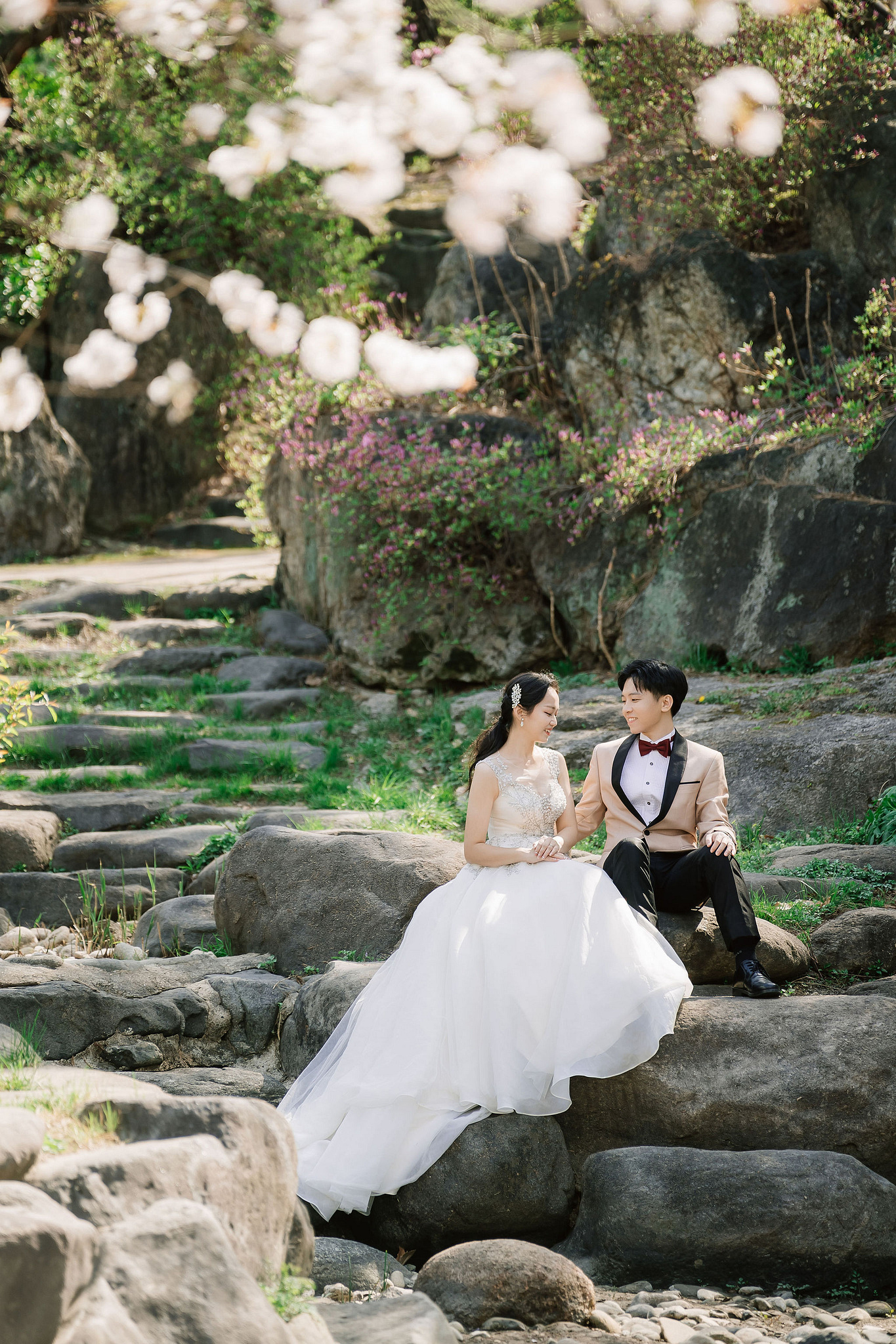 Seoul Pre-Wedding Photoshoot | Seoul Forest, Namsan Tower & Namsangol Hanok Village at Namsan Tower pre-wedding photo