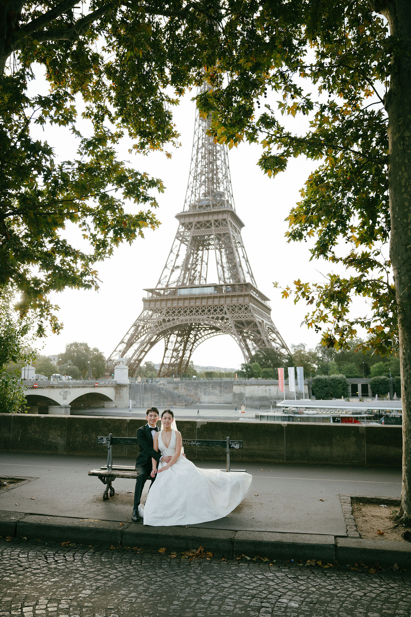 Paris Autumn Pre-Wedding Photoshoot | Place du Trocadéro, Port de Billy, Avenue de Camoëns, Louvre & Luxembourg Gardens at Place du Trocadéro & Avenue de New York pre-wedding photo