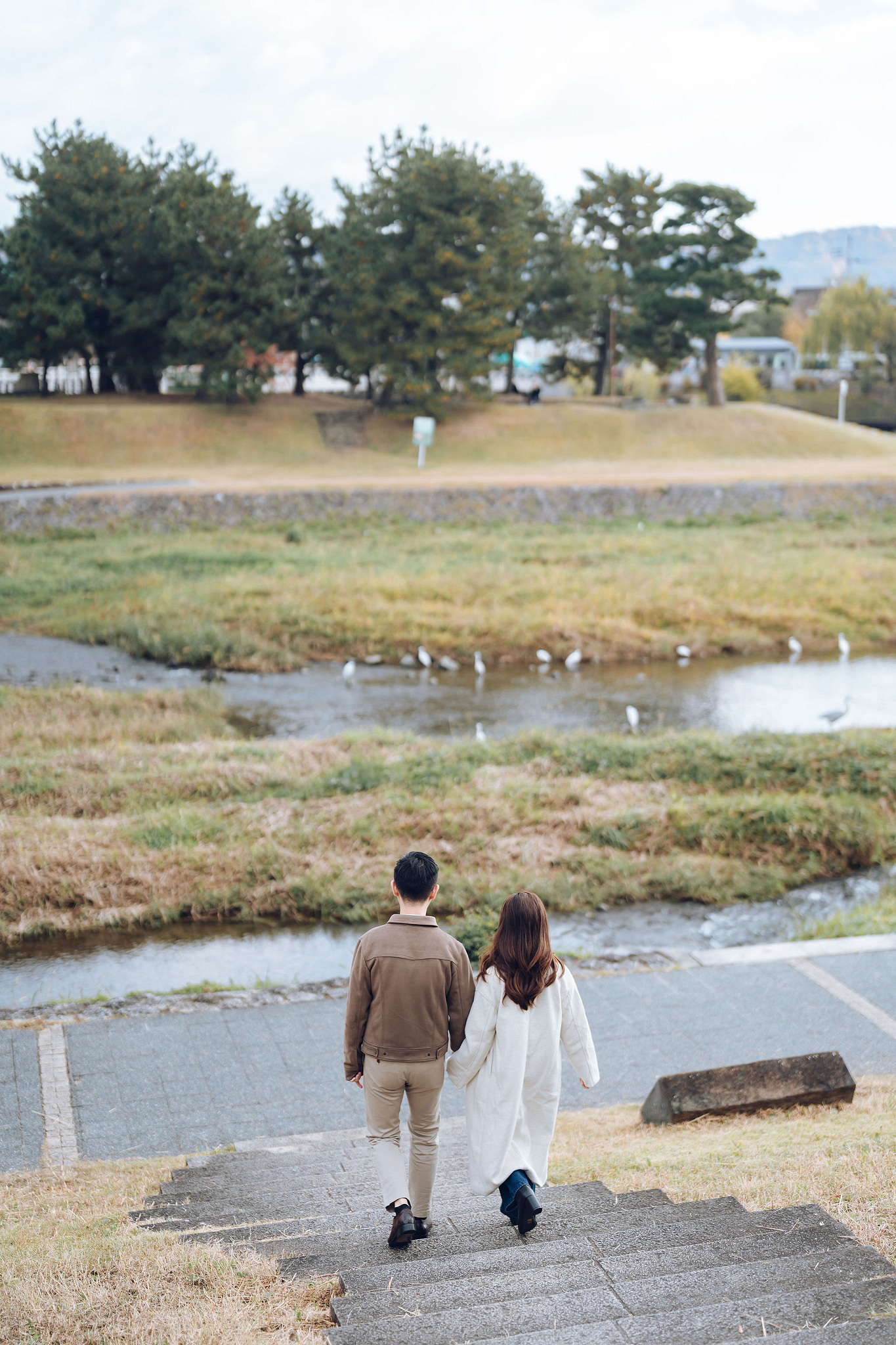 Kyoto Pre-Wedding Photoshoot | Kamo River, Nara Deer Park & Mt. Wakakusa at Kamo River pre-wedding photo