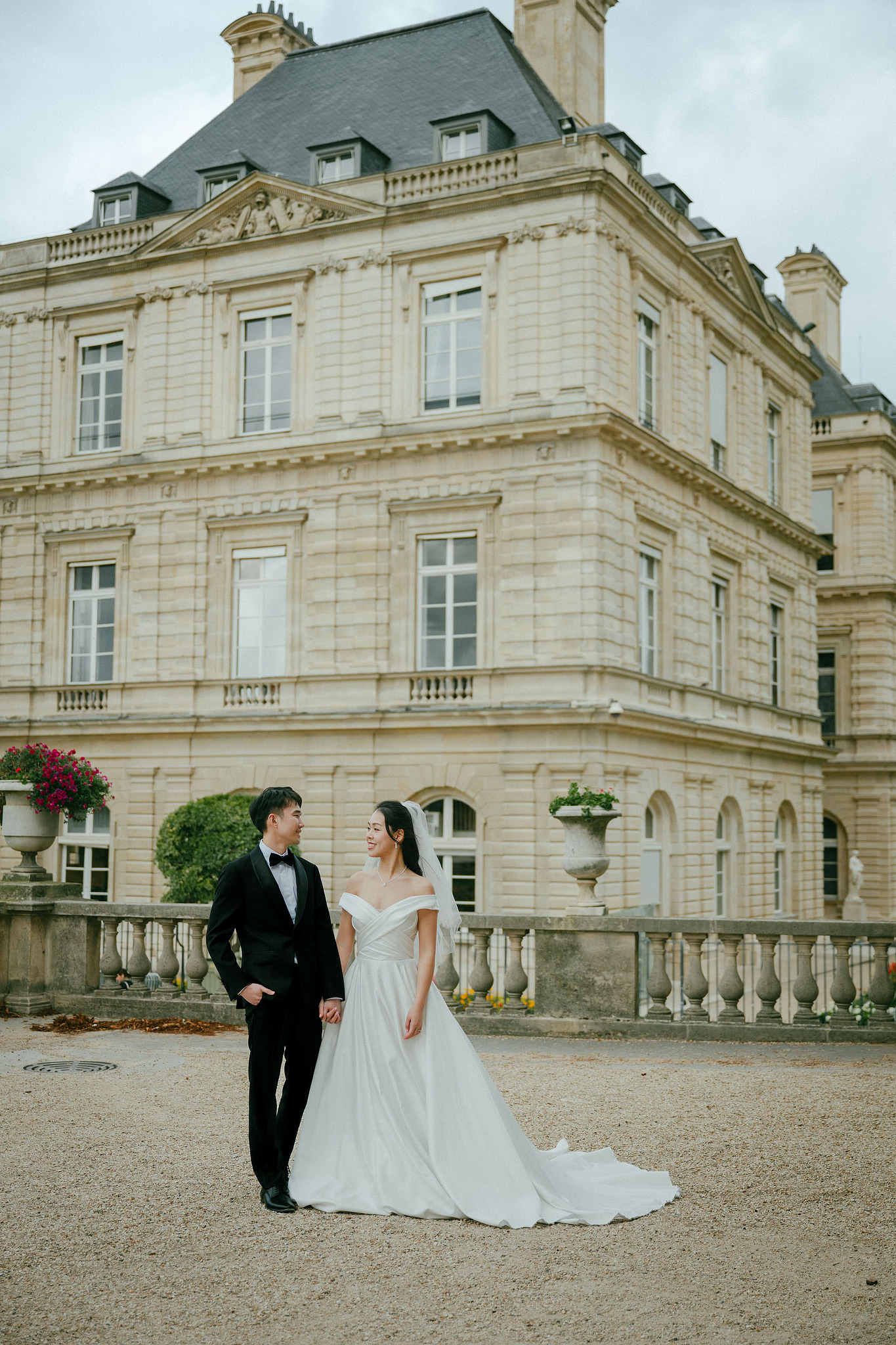 Paris Autumn Pre-Wedding Photoshoot | Place du Trocadéro, Port de Billy, Avenue de Camoëns, Louvre & Luxembourg Gardens at Luxembourg Gardens pre-wedding photo