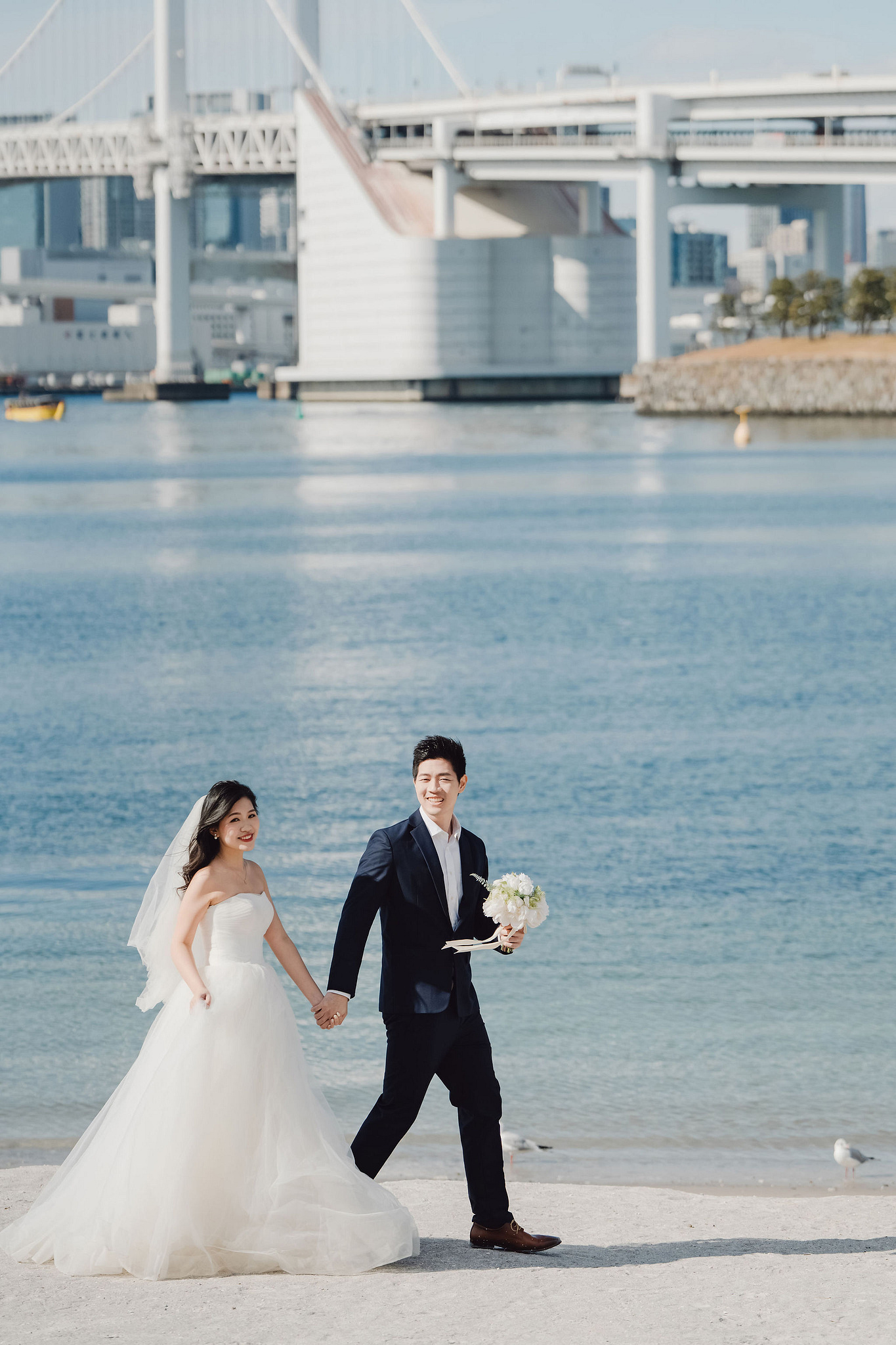 Tokyo Pre-Wedding Photoshoot | Tokyo Shrine, Tokyo Beach & Shibuya at Tokyo Beach pre-wedding photo