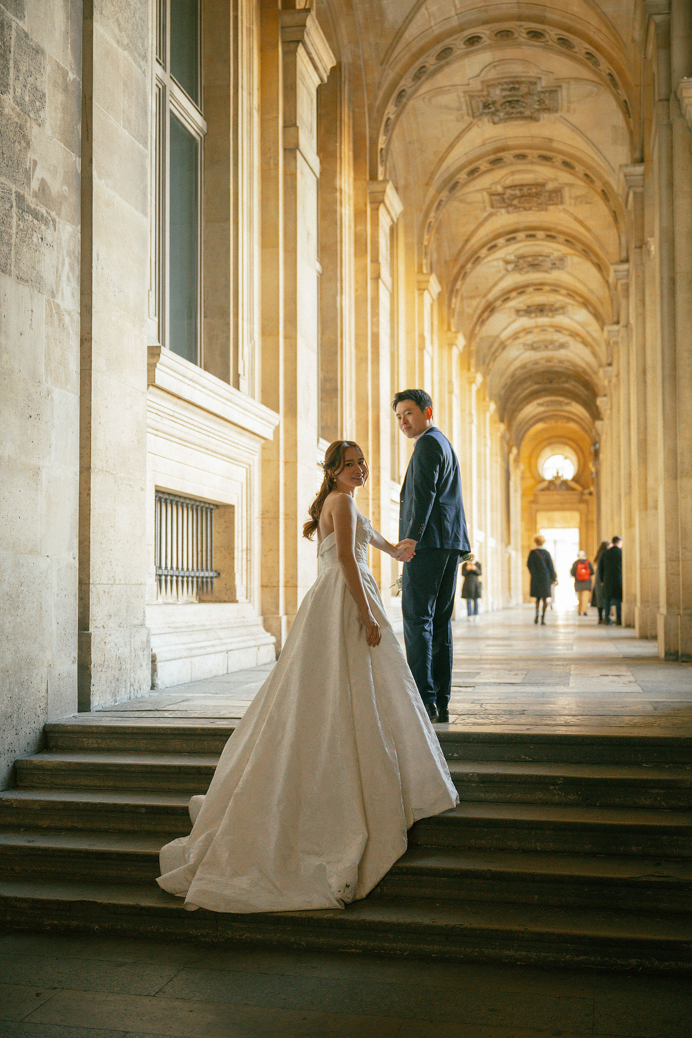 Paris Sunrise Pre-Wedding Photoshoot | Place du Trocadéro, Louvre, Parisian Café & Bir-Hakeim Bridge 巴黎日出婚紗攝影｜特羅卡德羅廣場、羅浮宮、巴黎咖啡館與比爾阿克姆橋 at Louvre pre-wedding photo