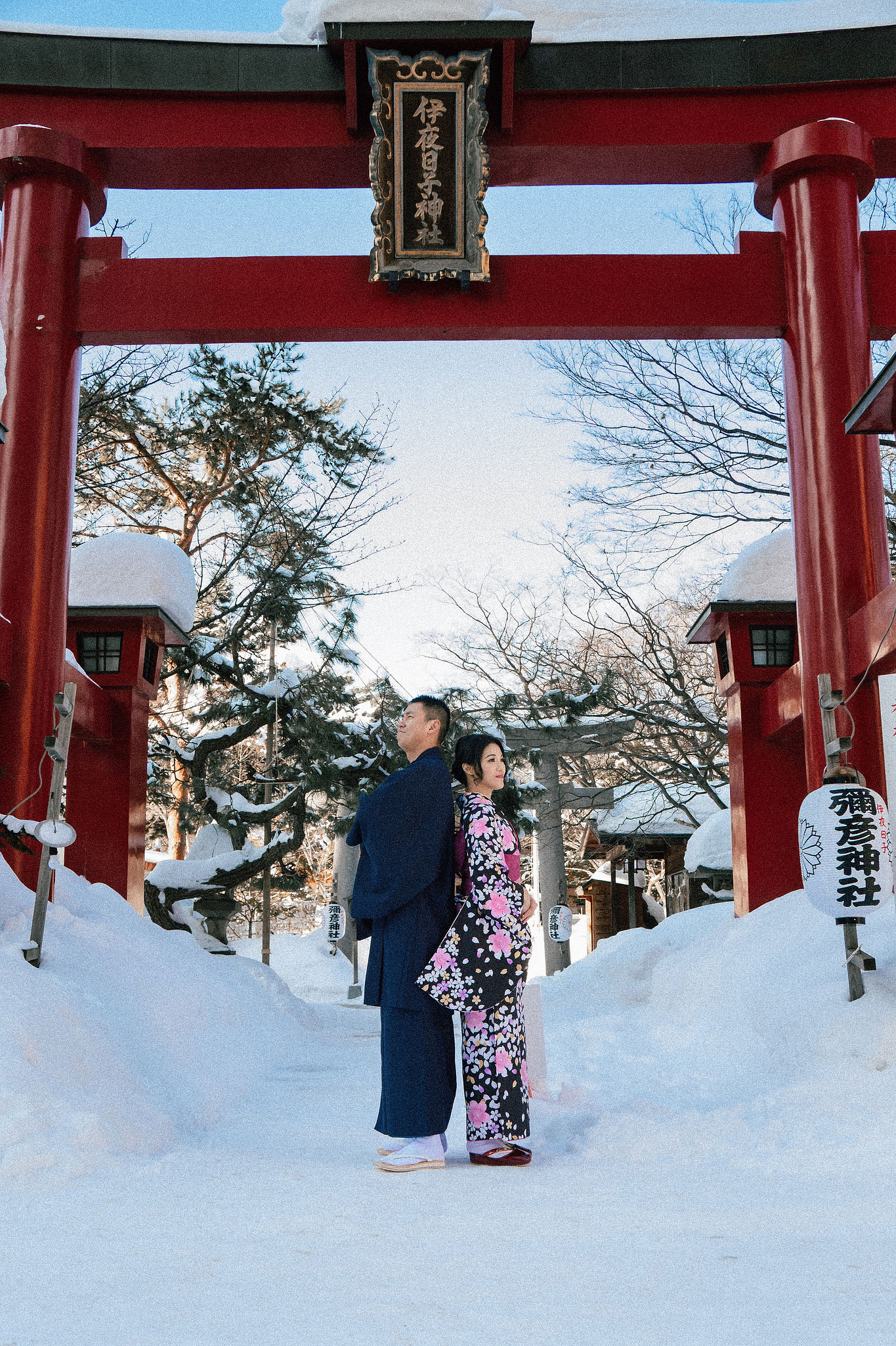 Hokkaido Pre-Wedding Photoshoot with Iyahiko Shrine, Nakajima Park, Moerenuma Park & Otaru Canal at Yahiko Shrine pre-wedding photo