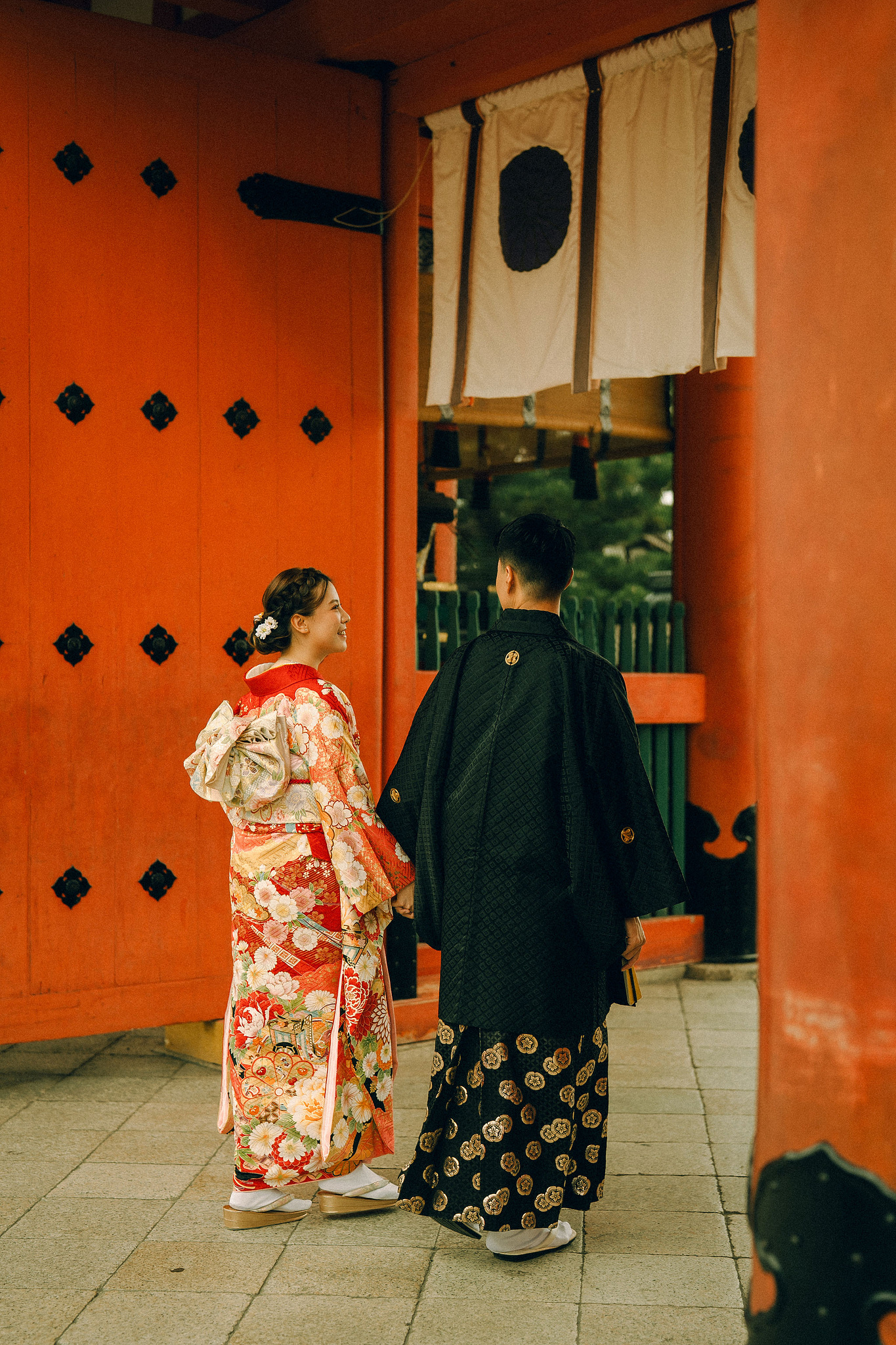 Kyoto Pre-Wedding Photoshoot | Fushimi Inari, Gion & Nara Park at Fushimi Inari Taisha pre-wedding photo